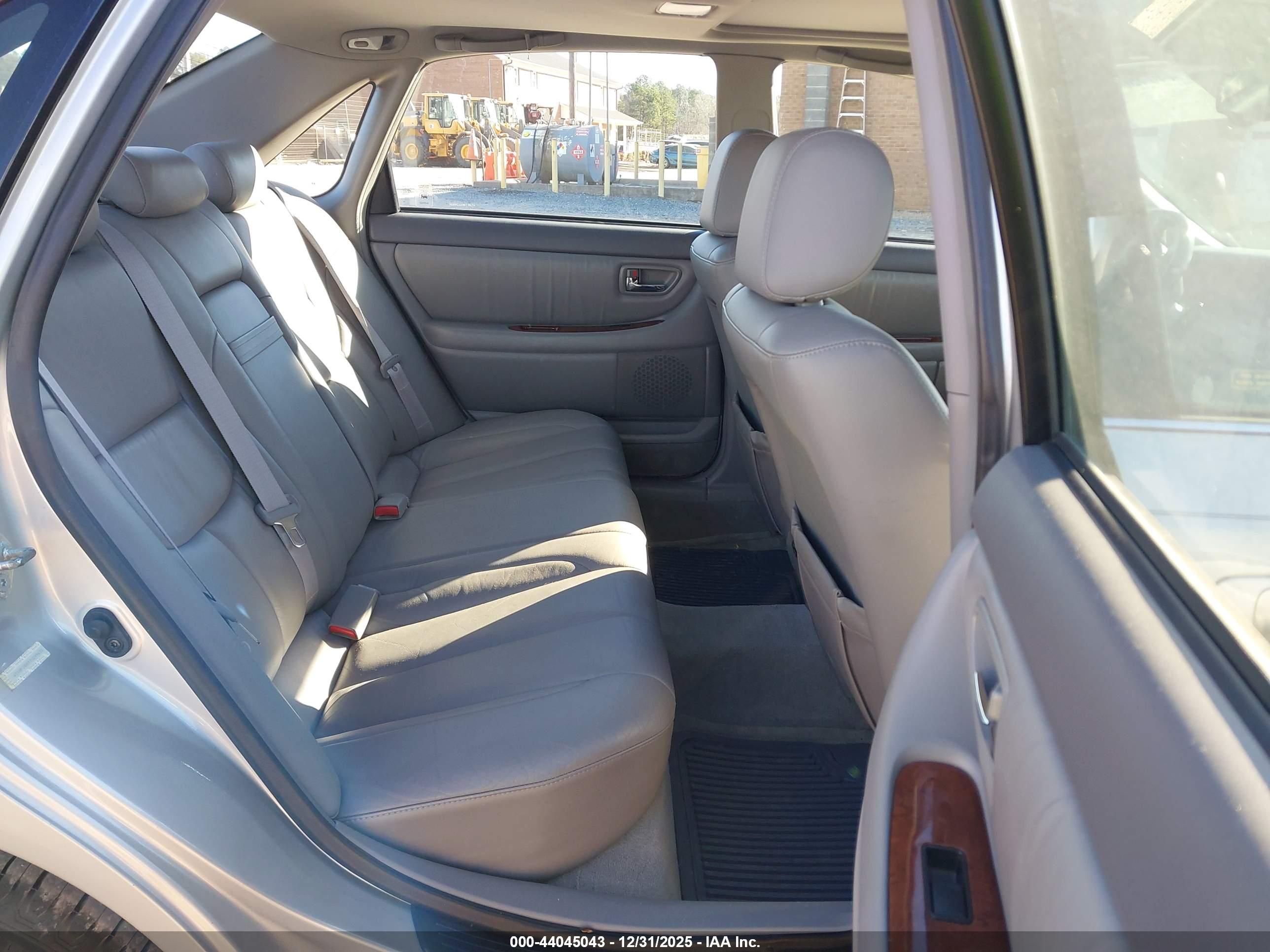 TOYOTA AVALON image 8