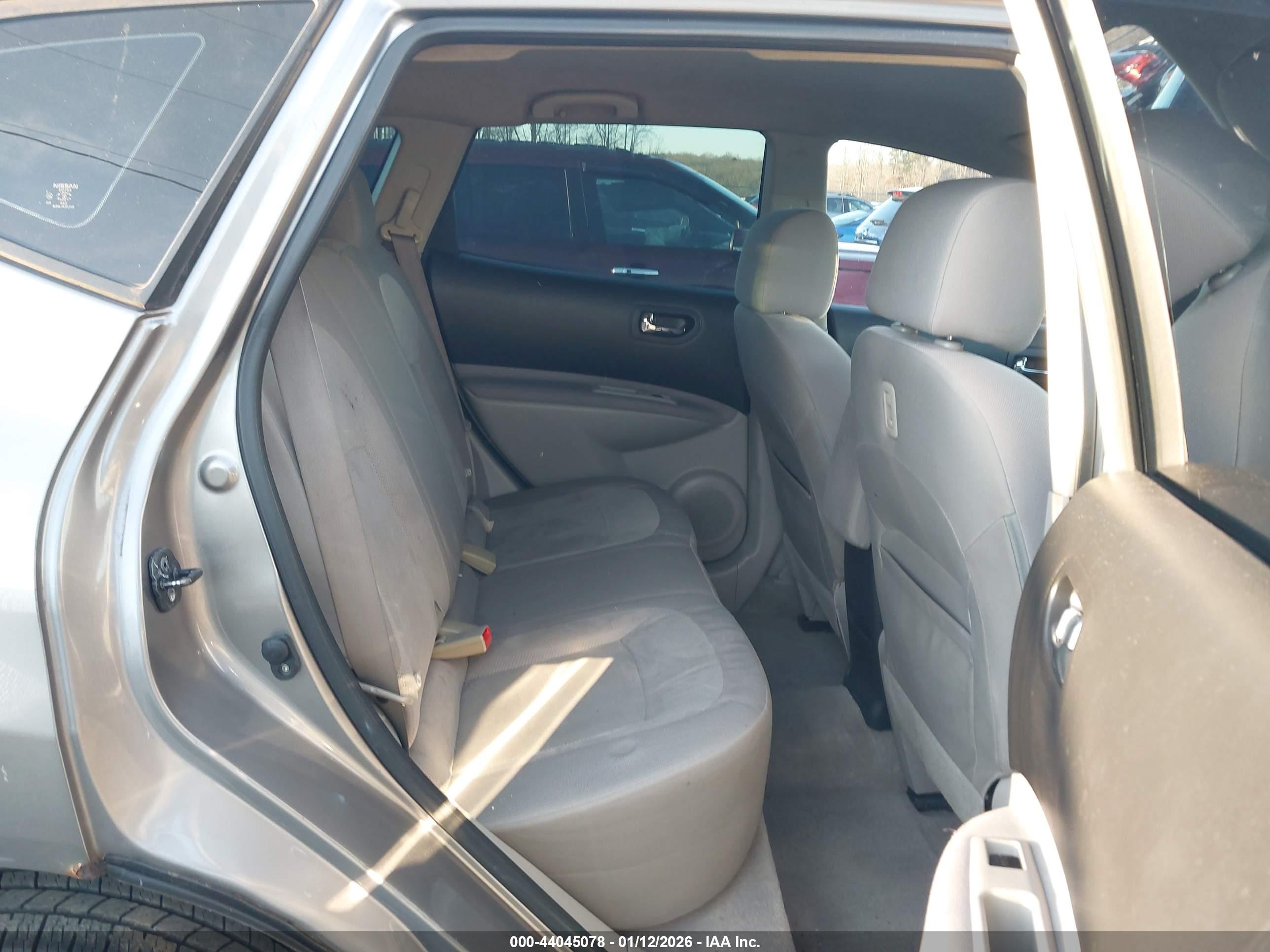 NISSAN ROGUE image 8