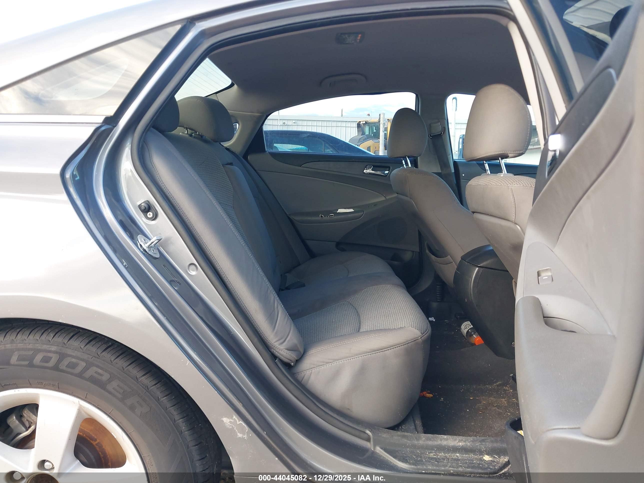 HYUNDAI SONATA image 8