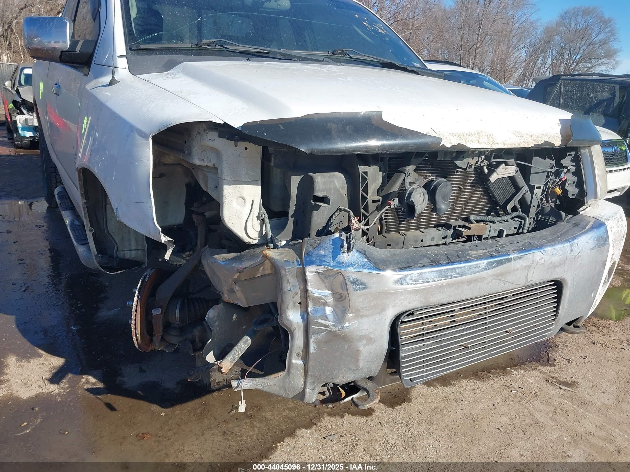 NISSAN TITAN image 6