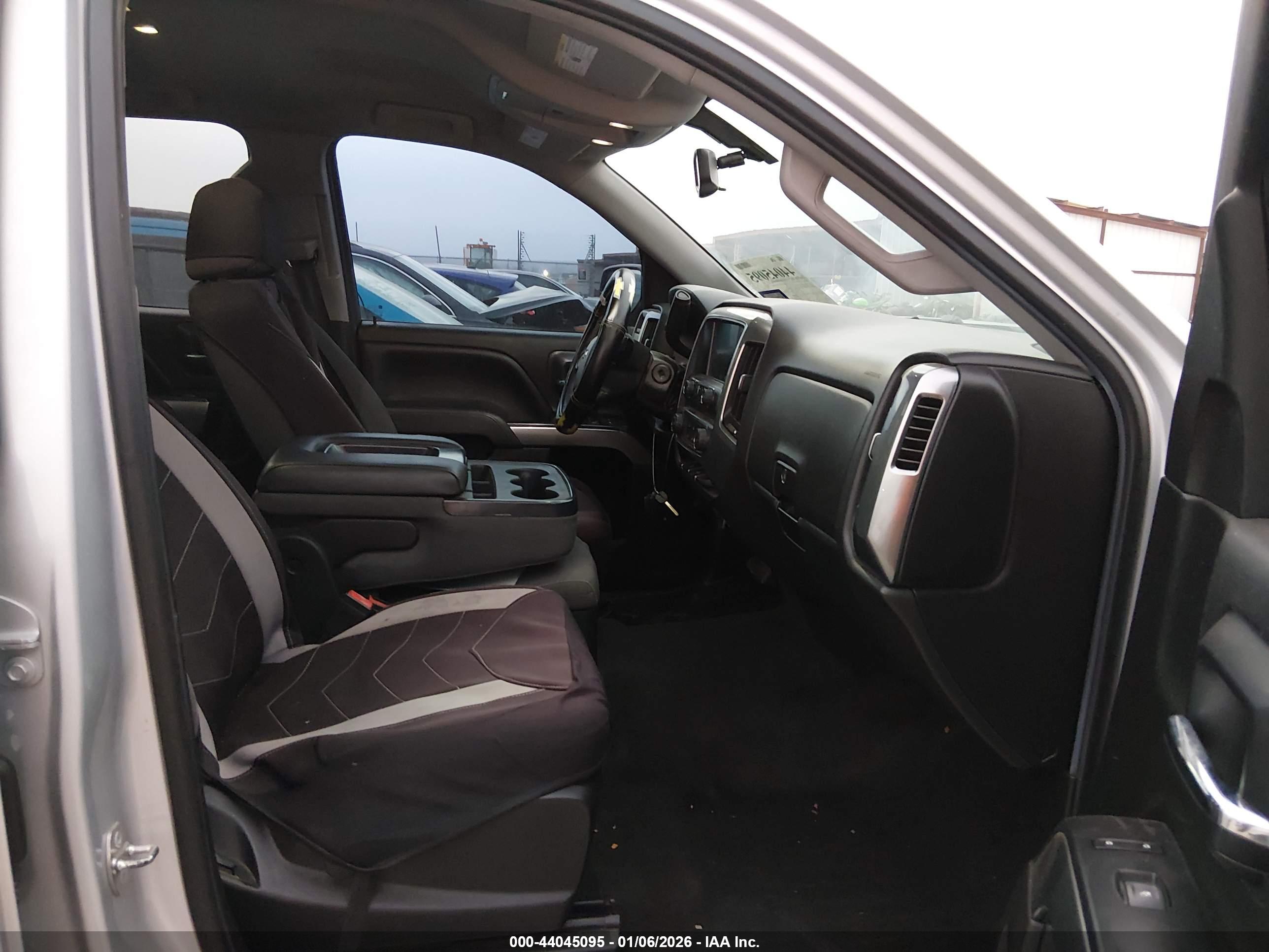 CHEVROLET SILVERADO image 5