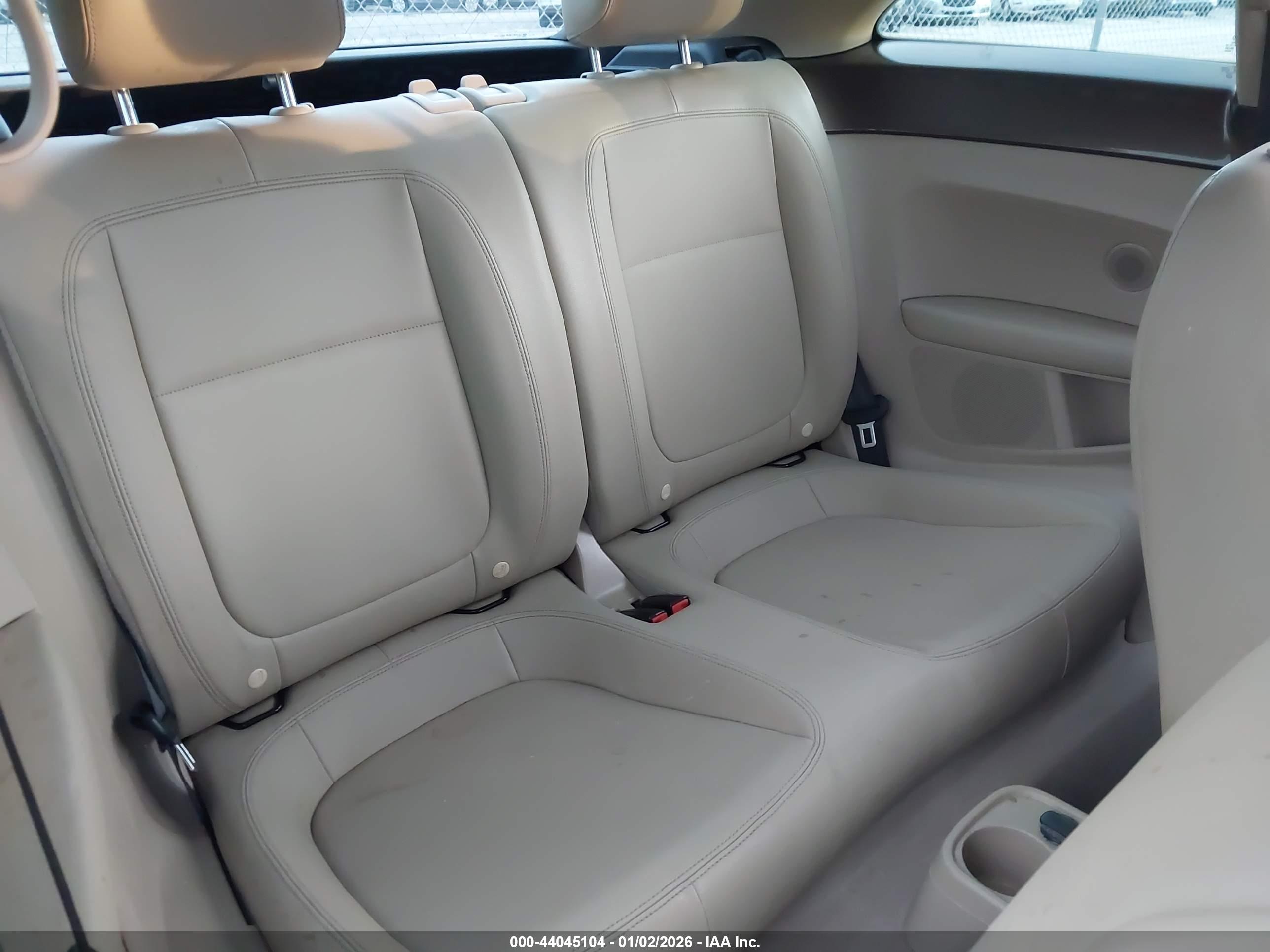 VOLKSWAGEN BEETLE image 8