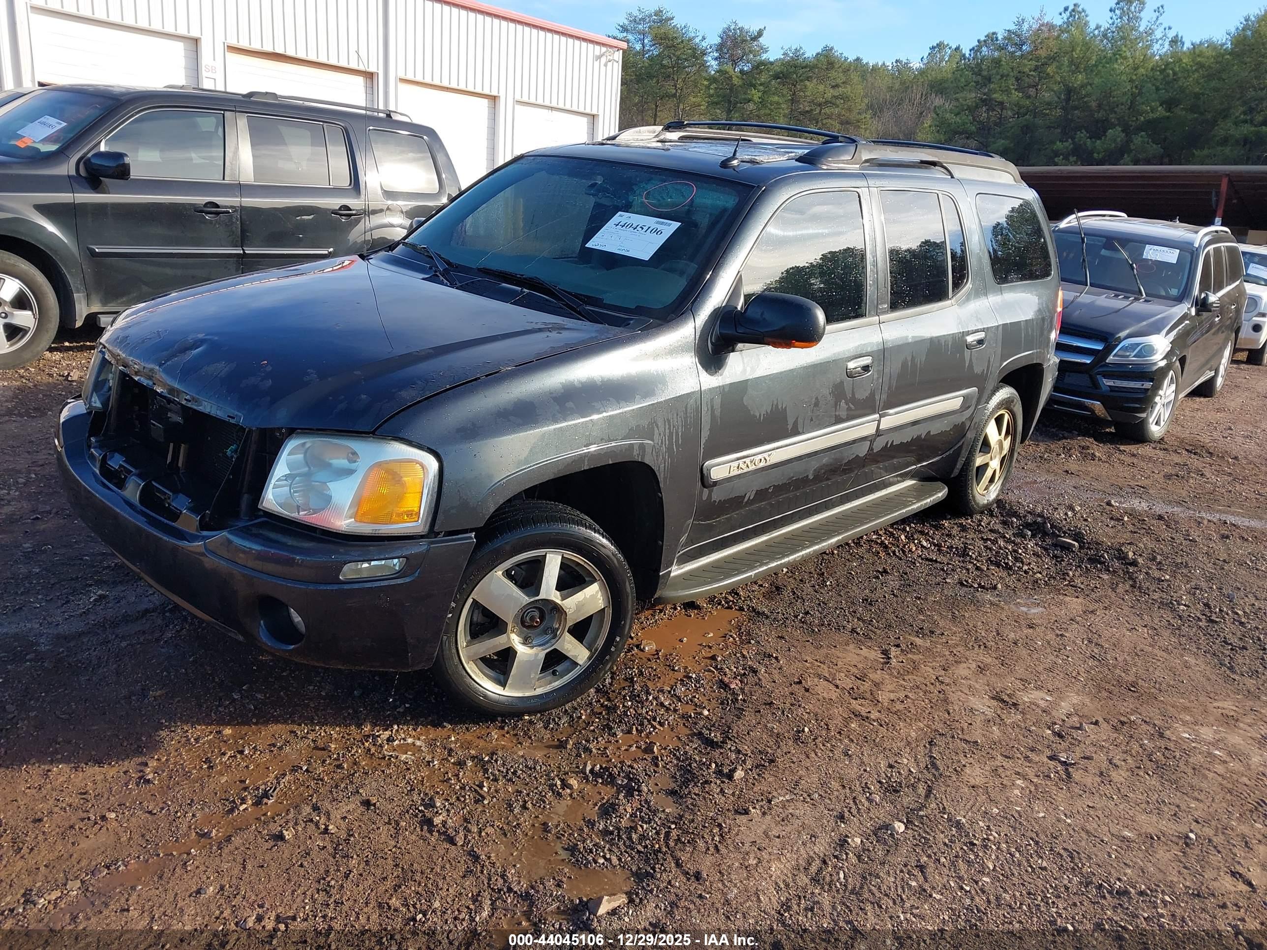 GMC ENVOY image 2
