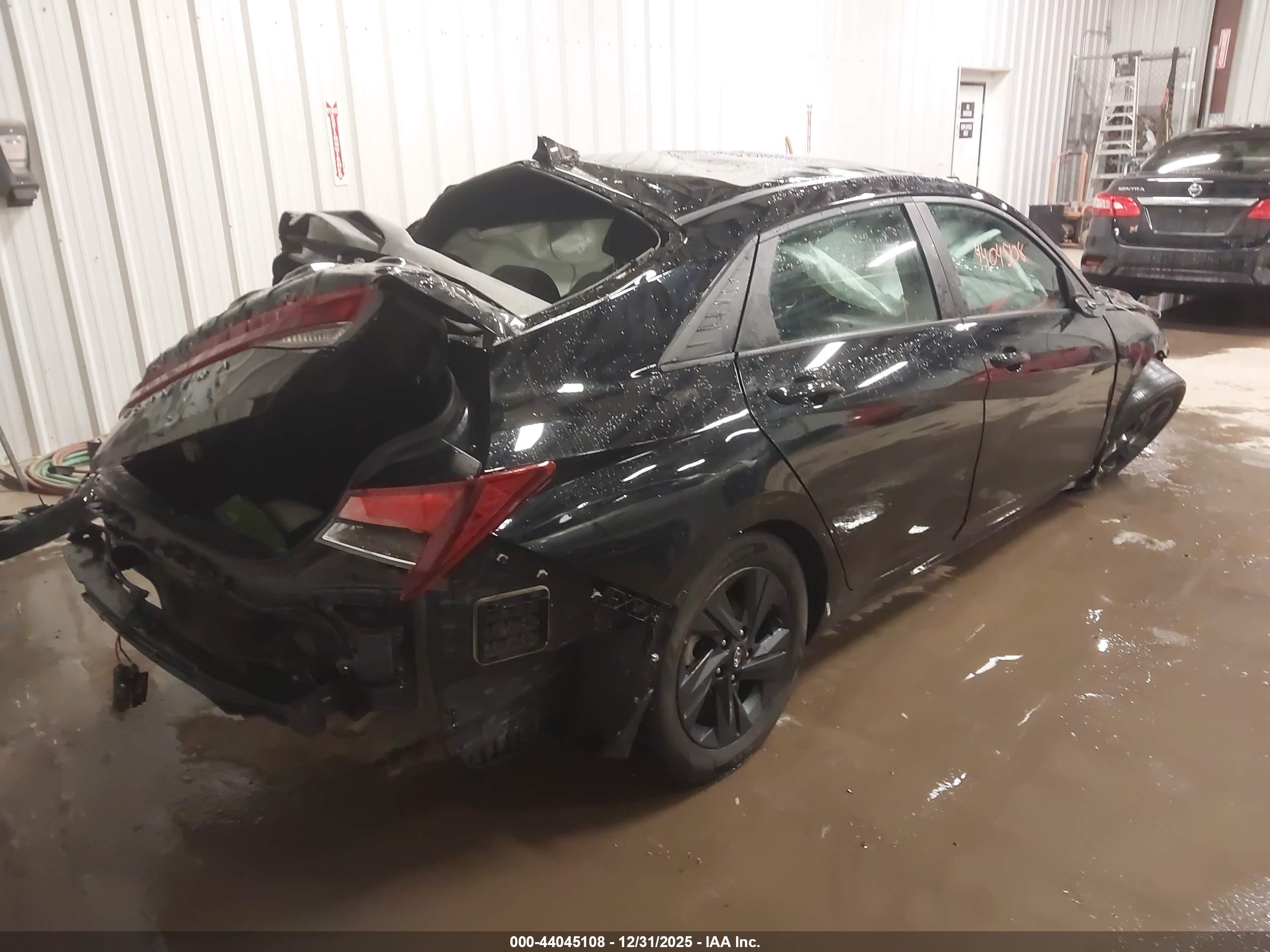 HYUNDAI ELANTRA image 4