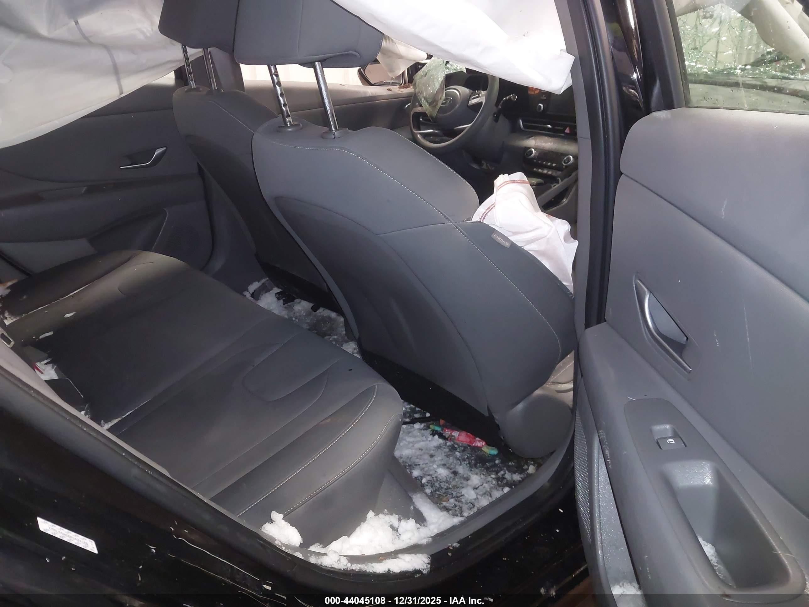 HYUNDAI ELANTRA image 8