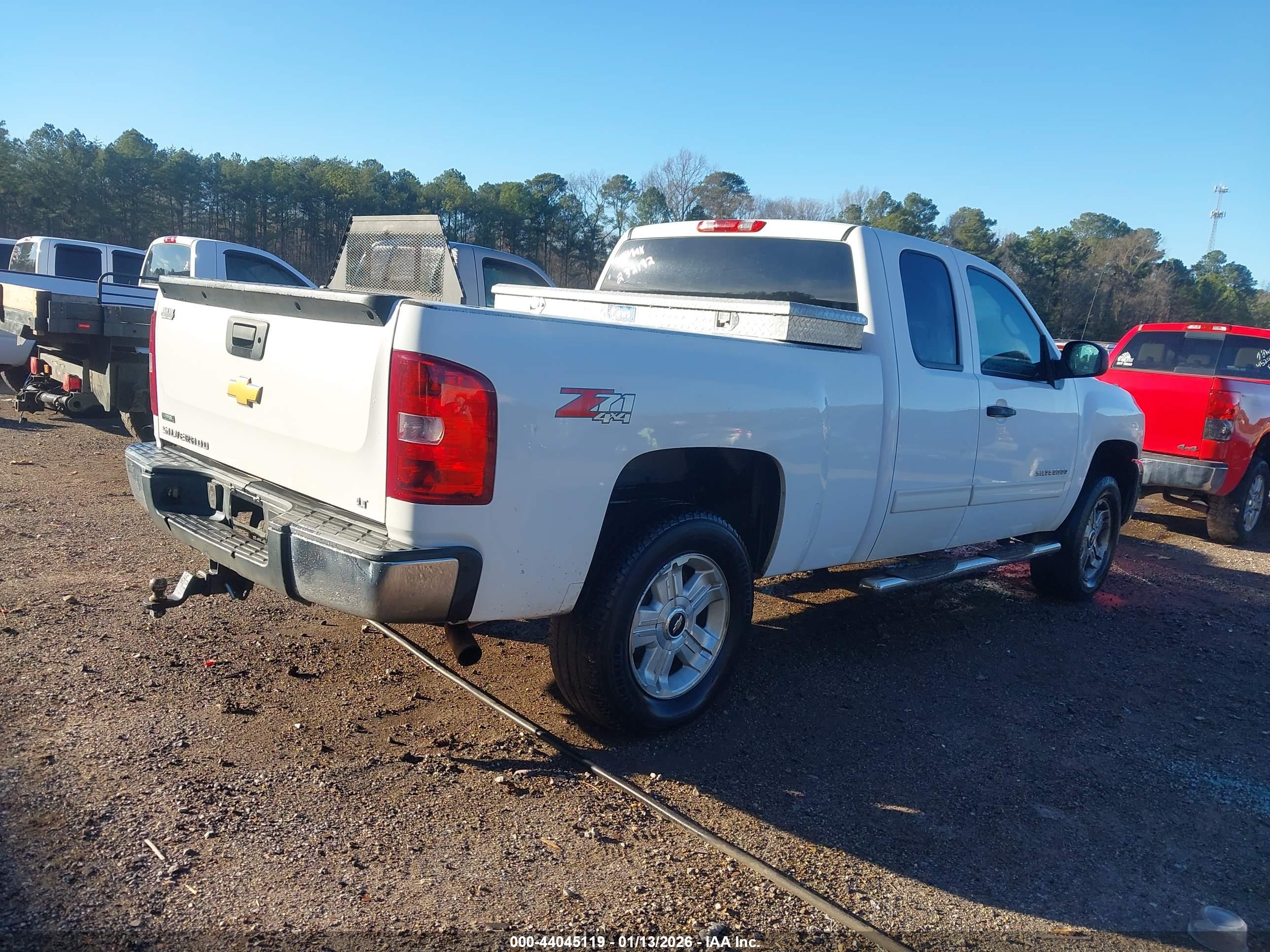 CHEVROLET SILVERADO image 4