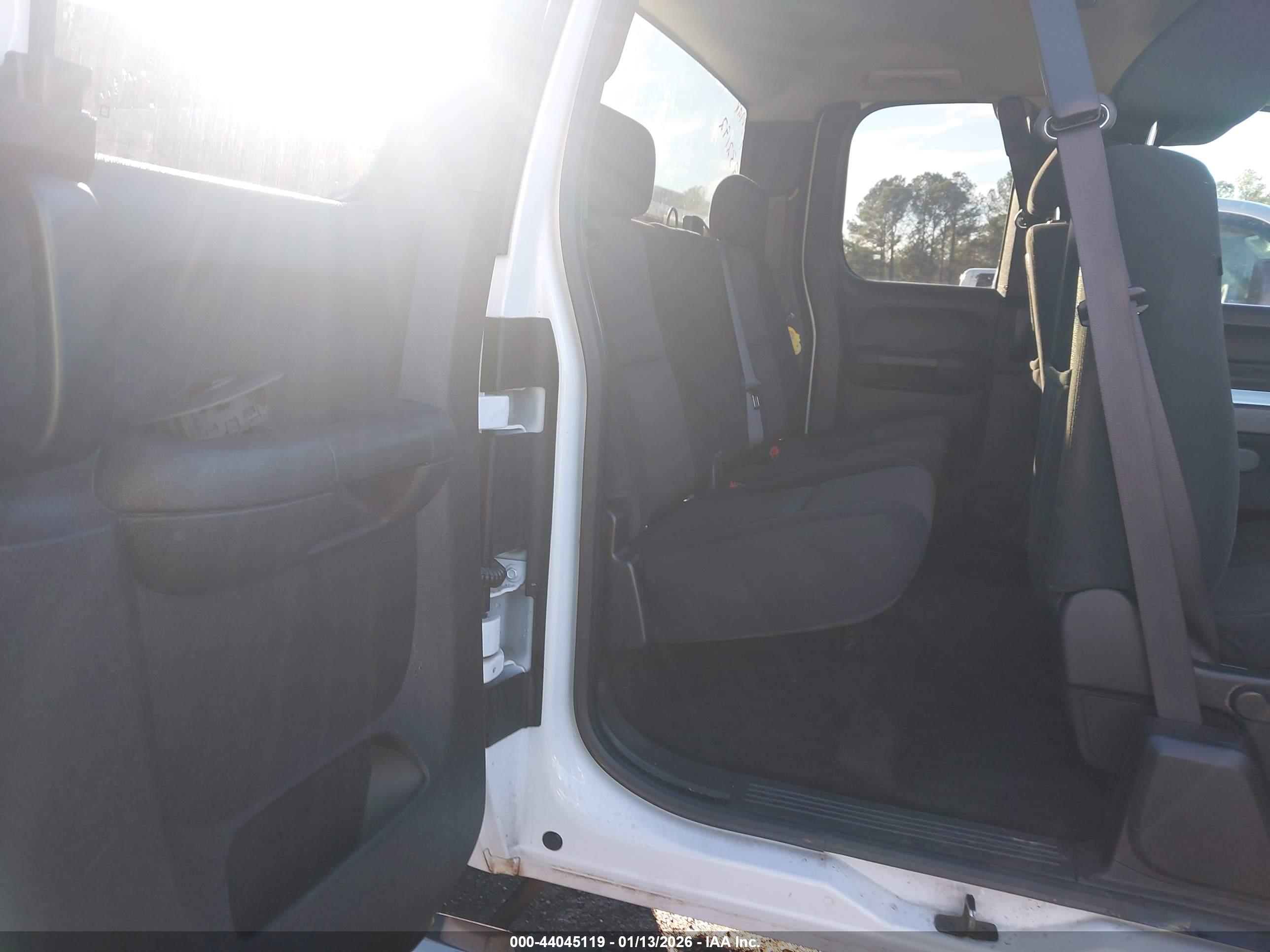 CHEVROLET SILVERADO image 8