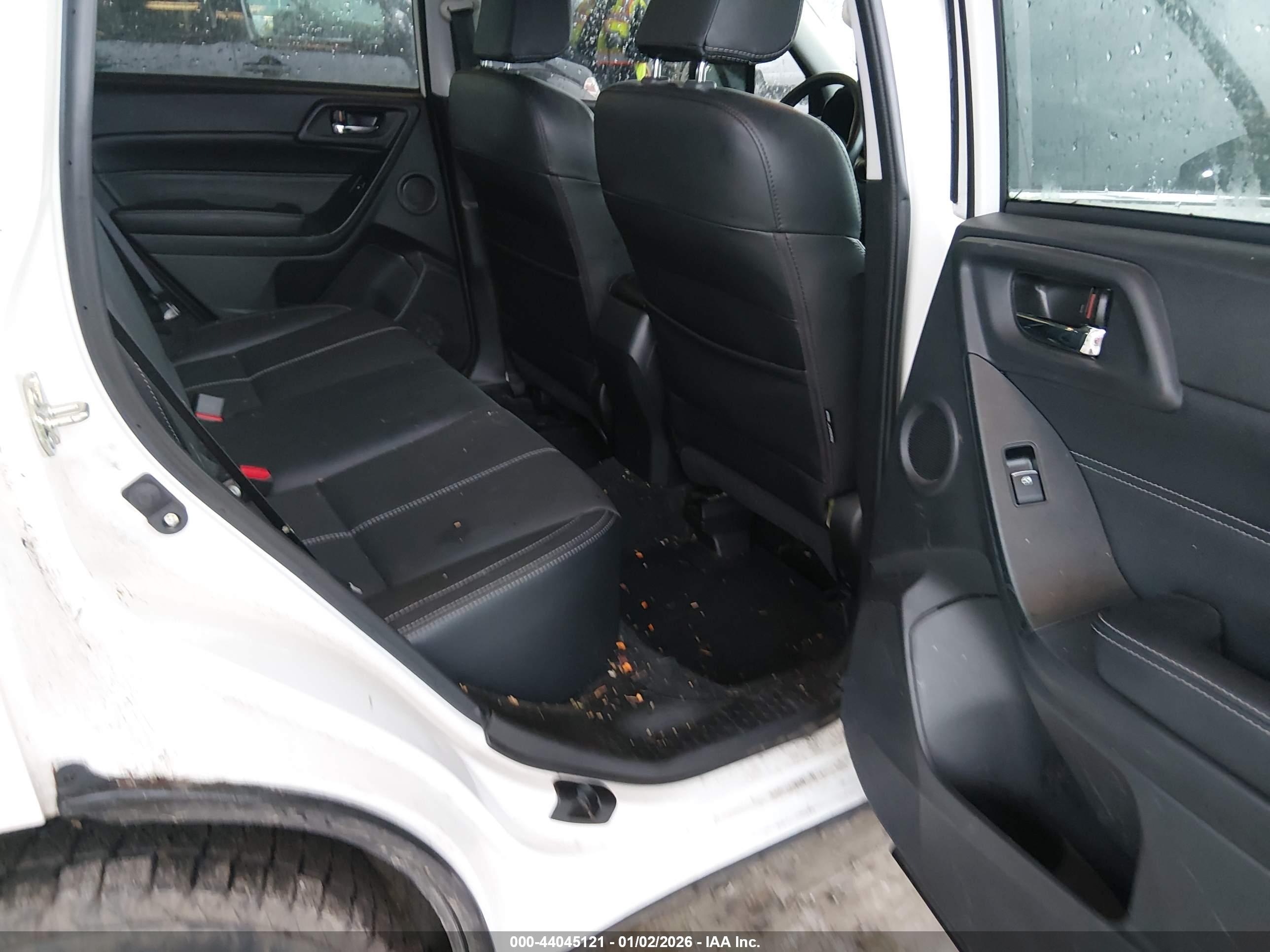 SUBARU FORESTER image 8