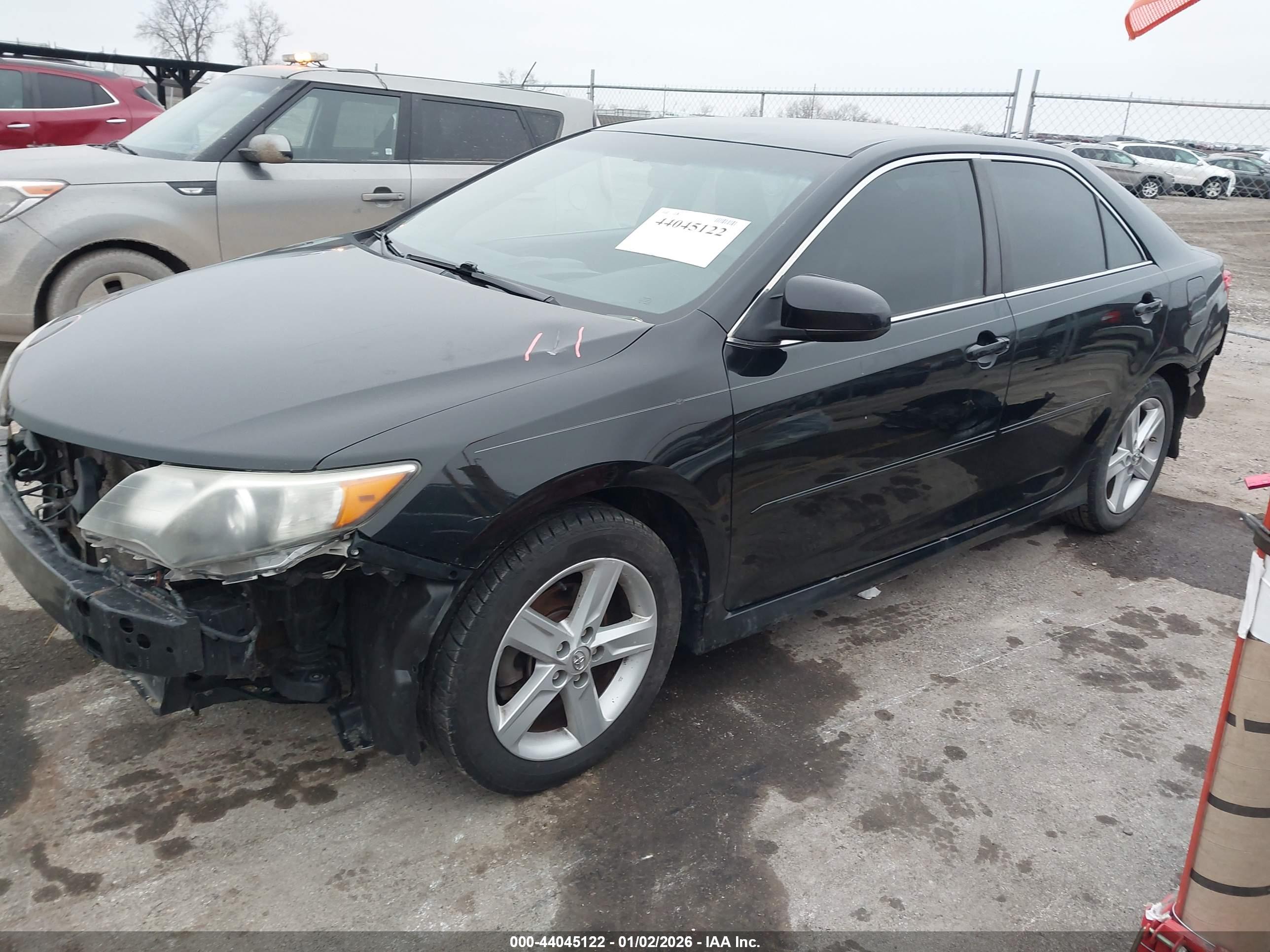 TOYOTA CAMRY image 2