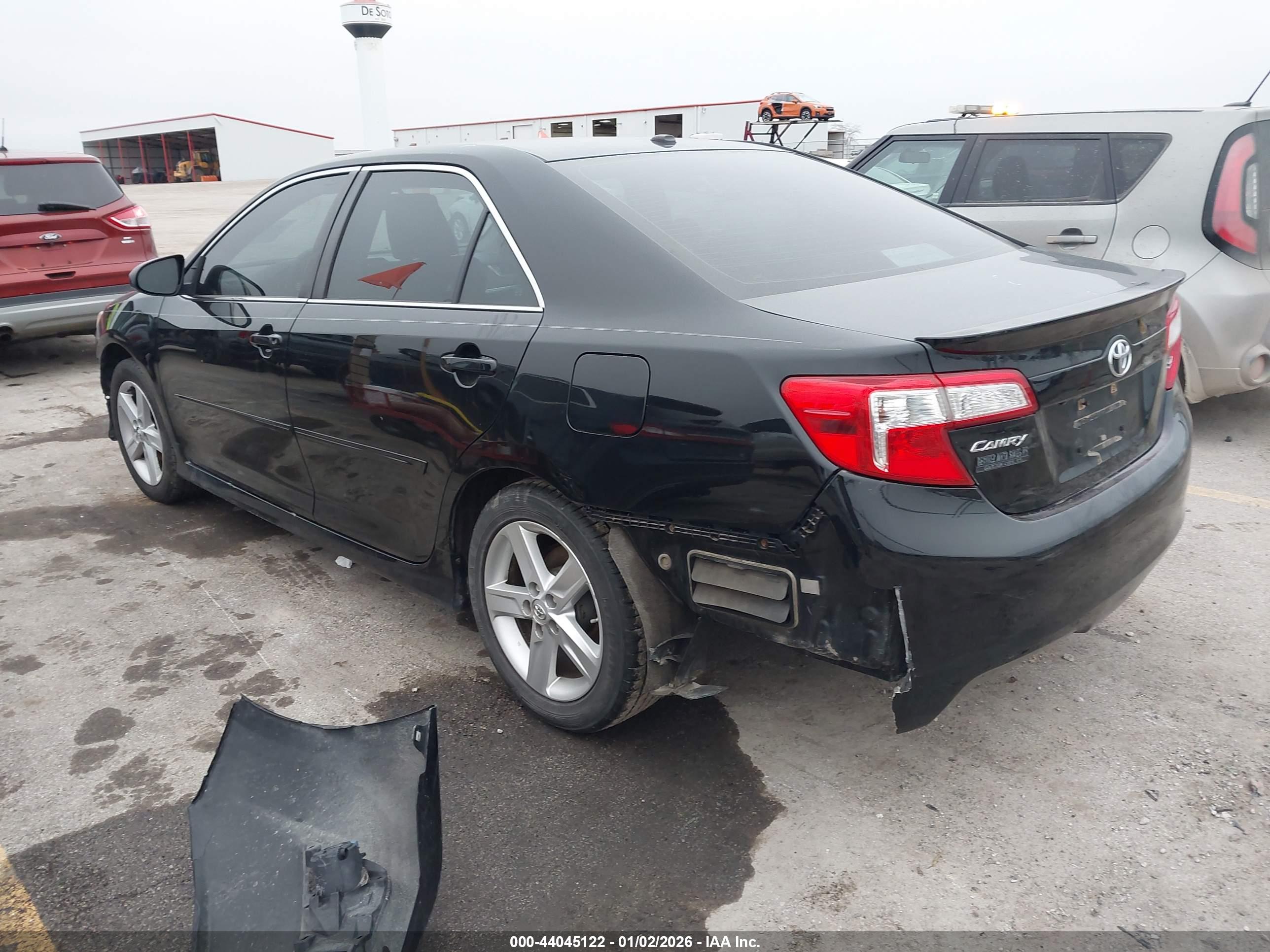 TOYOTA CAMRY image 3