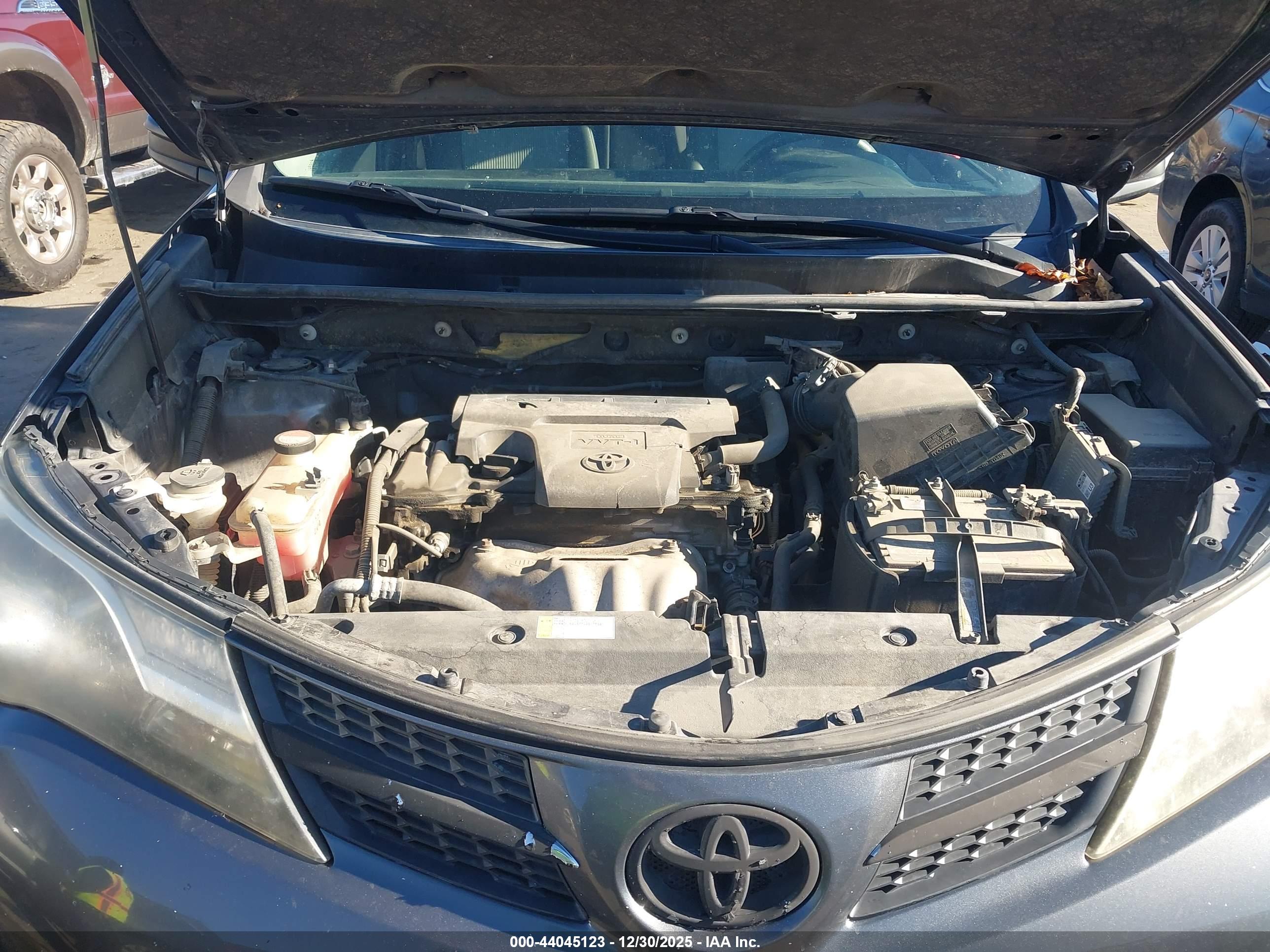 TOYOTA RAV4 image 10
