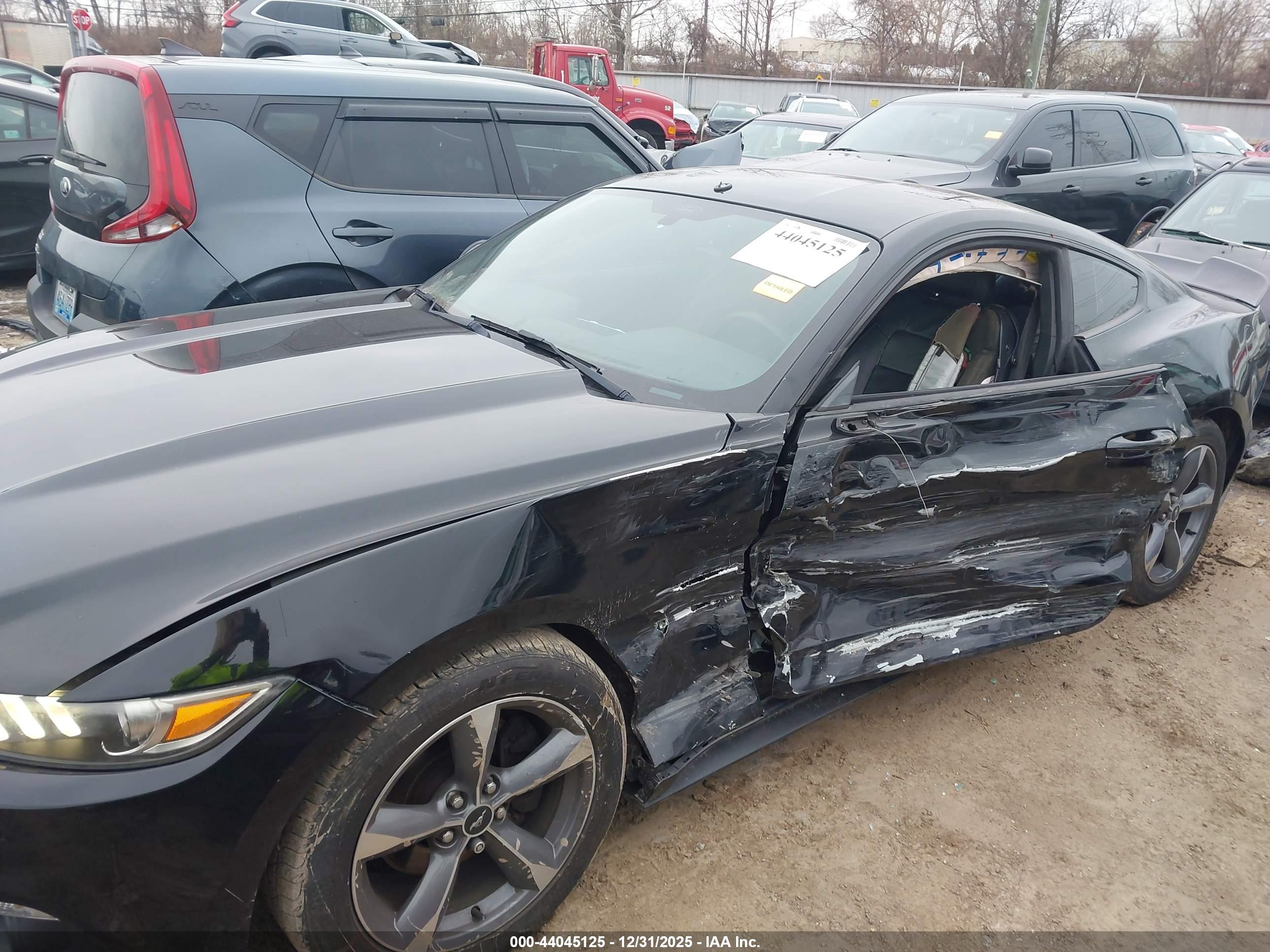 FORD MUSTANG image 6