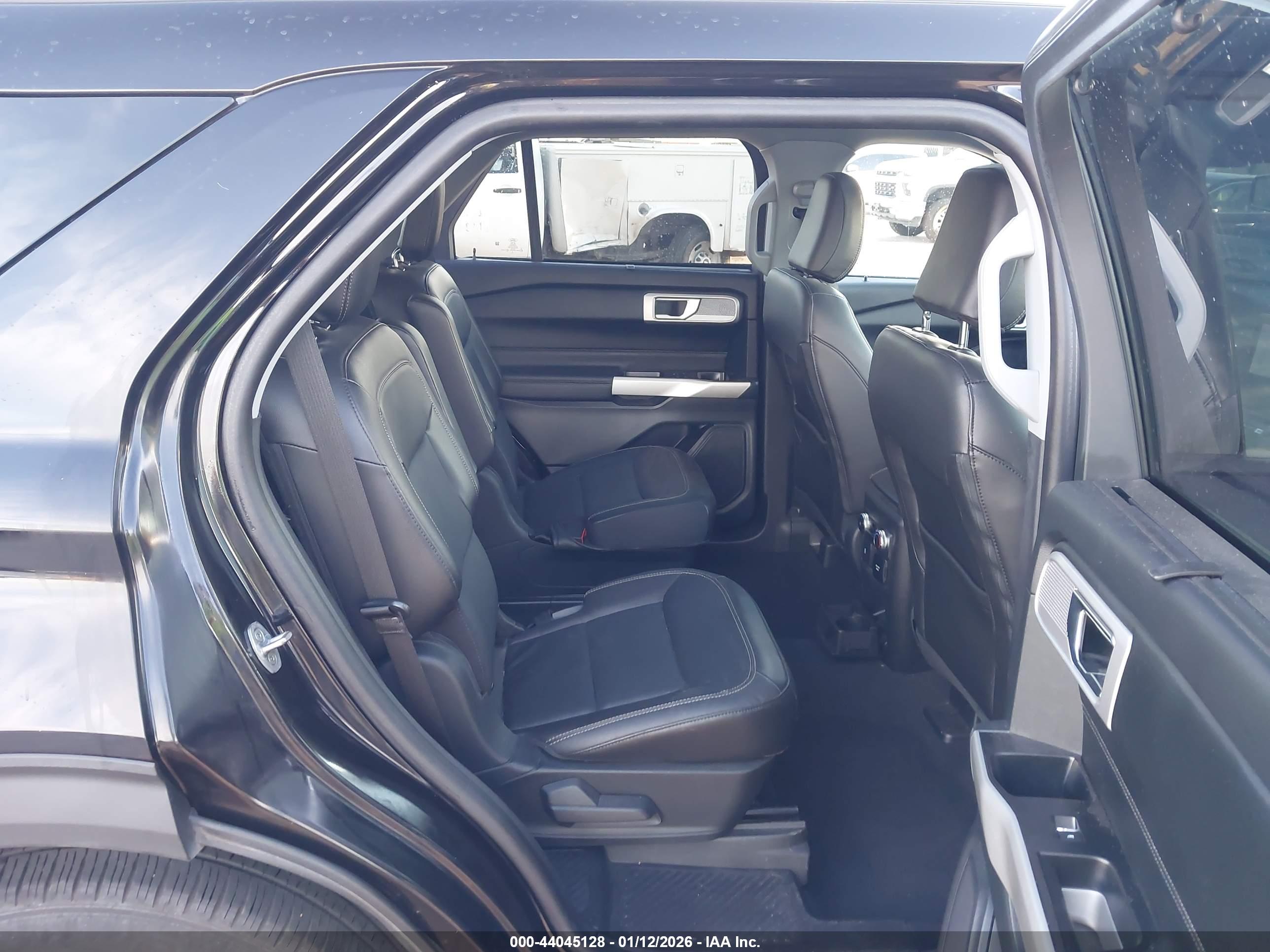 FORD EXPLORER image 8