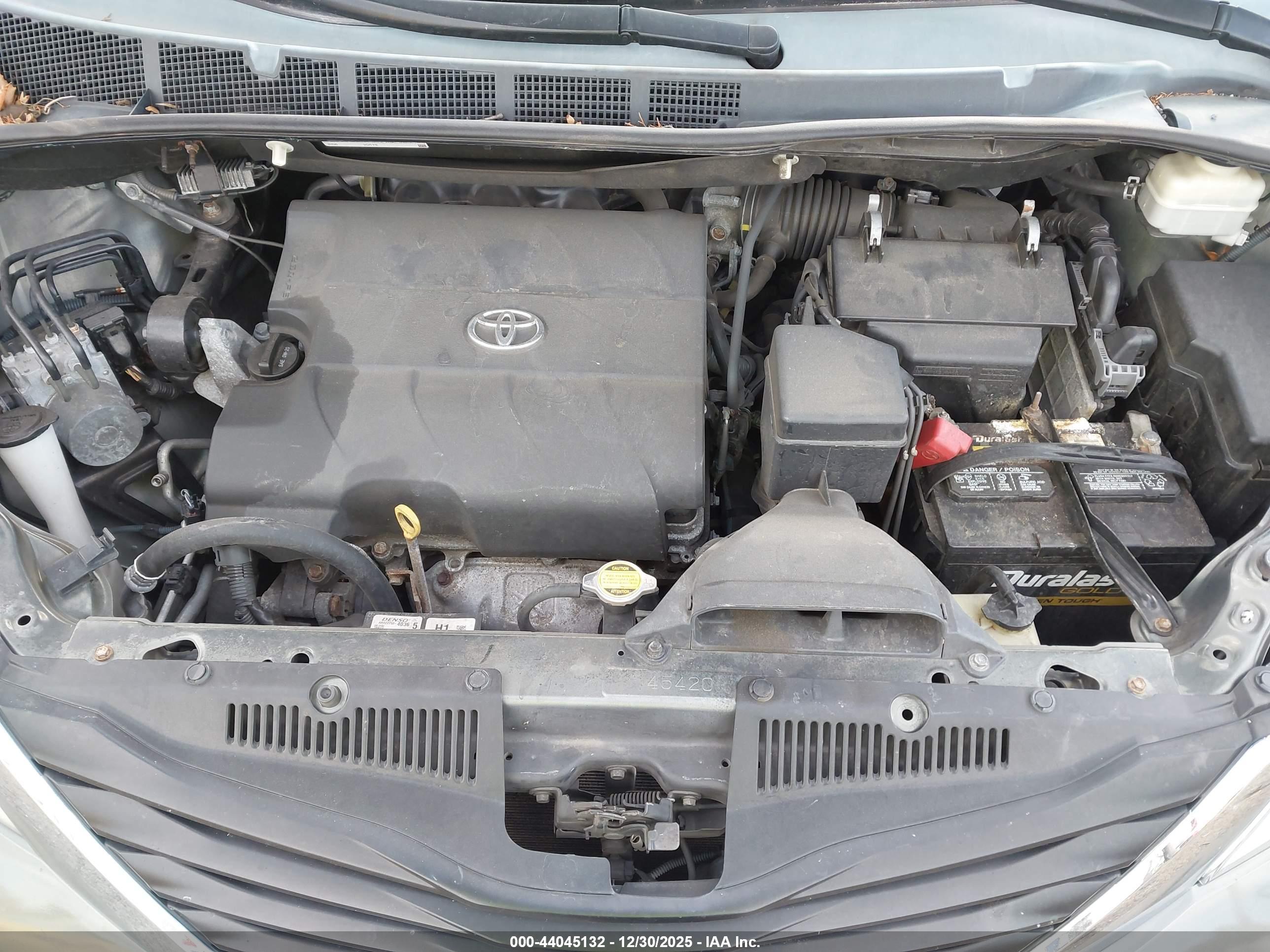 TOYOTA SIENNA image 10