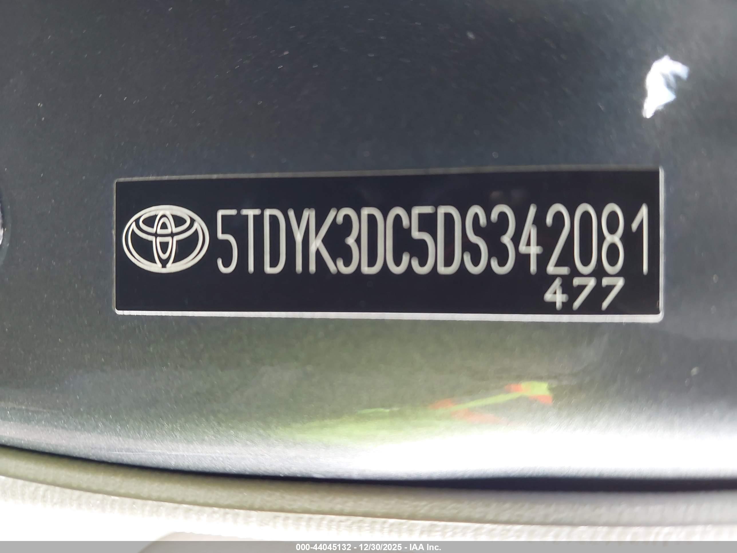 TOYOTA SIENNA image 9