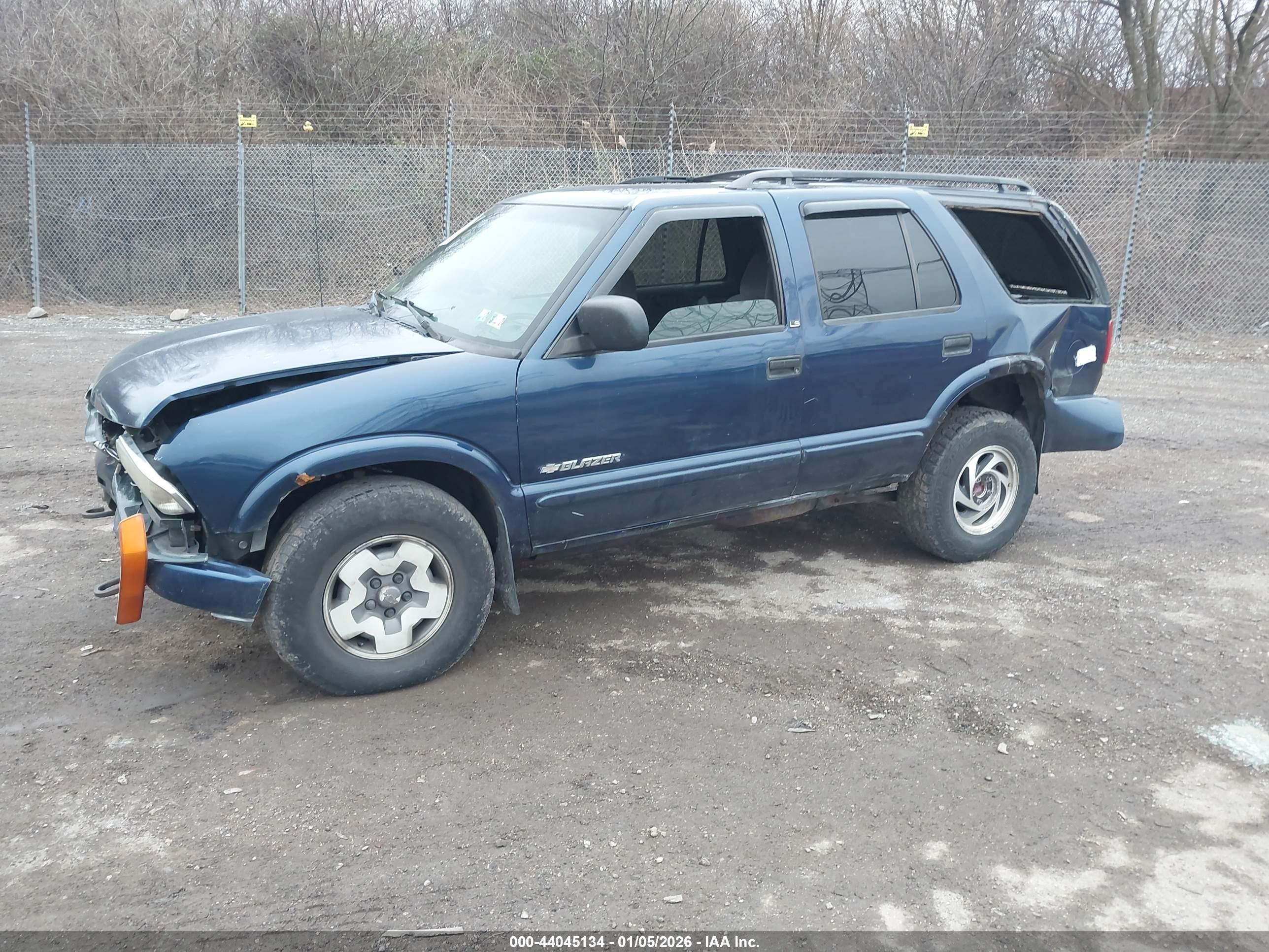 CHEVROLET BLAZER image 2