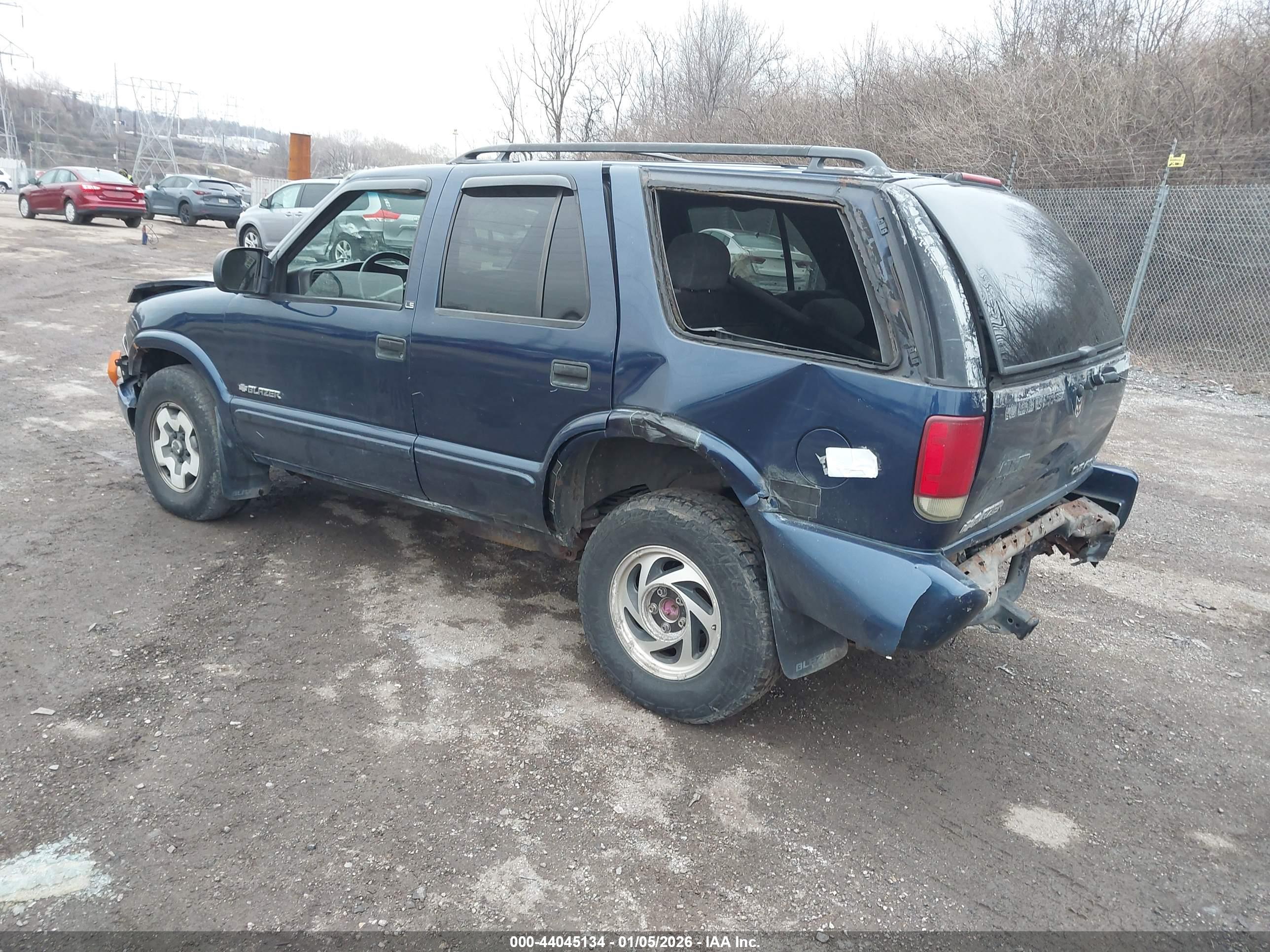 CHEVROLET BLAZER image 3
