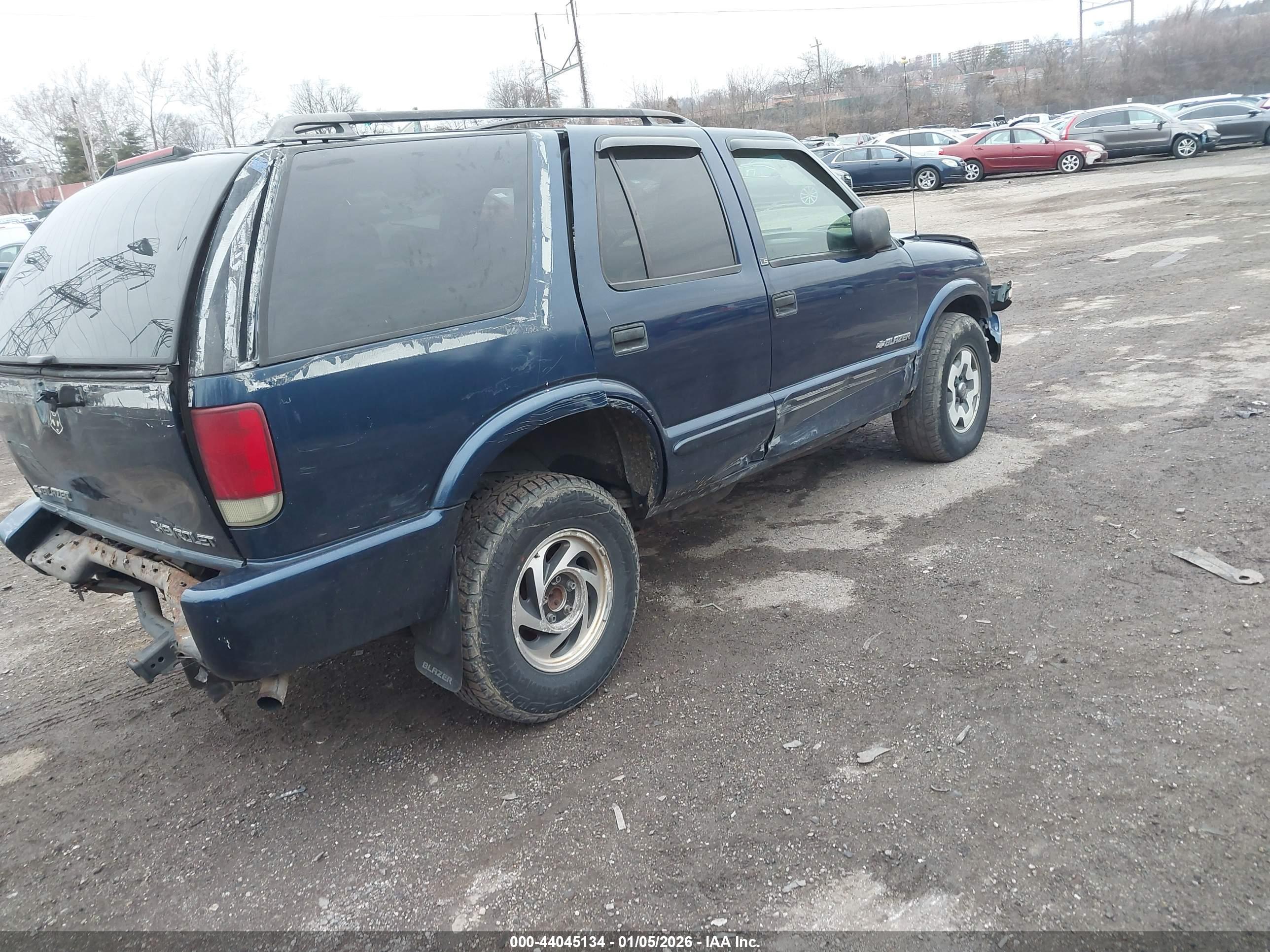 CHEVROLET BLAZER image 4