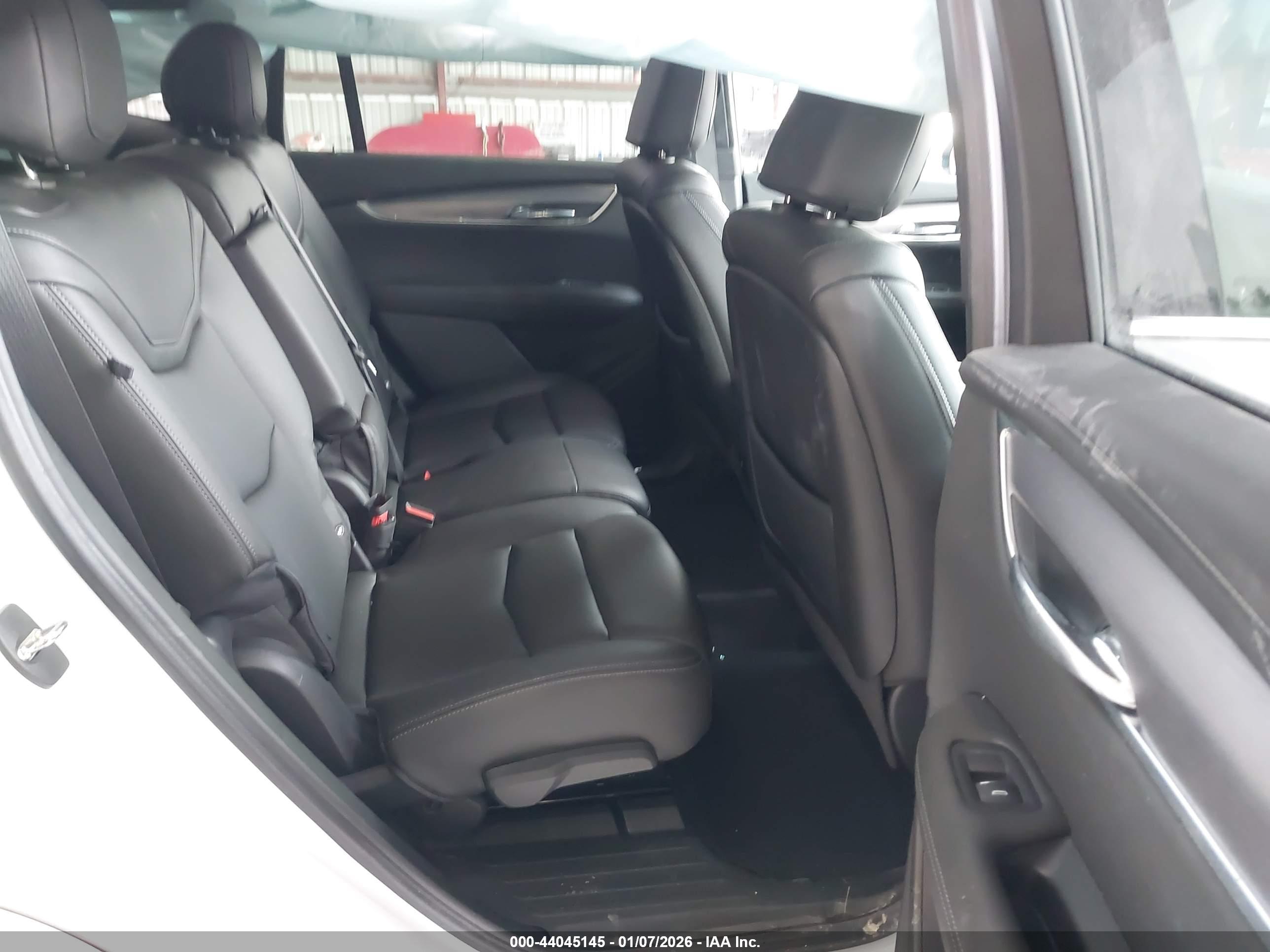 CADILLAC XT6 image 8
