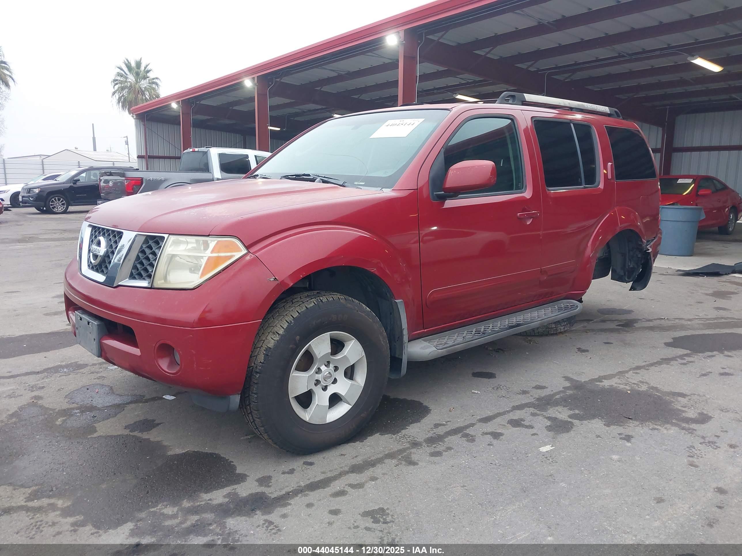 NISSAN PATHFINDER image 2