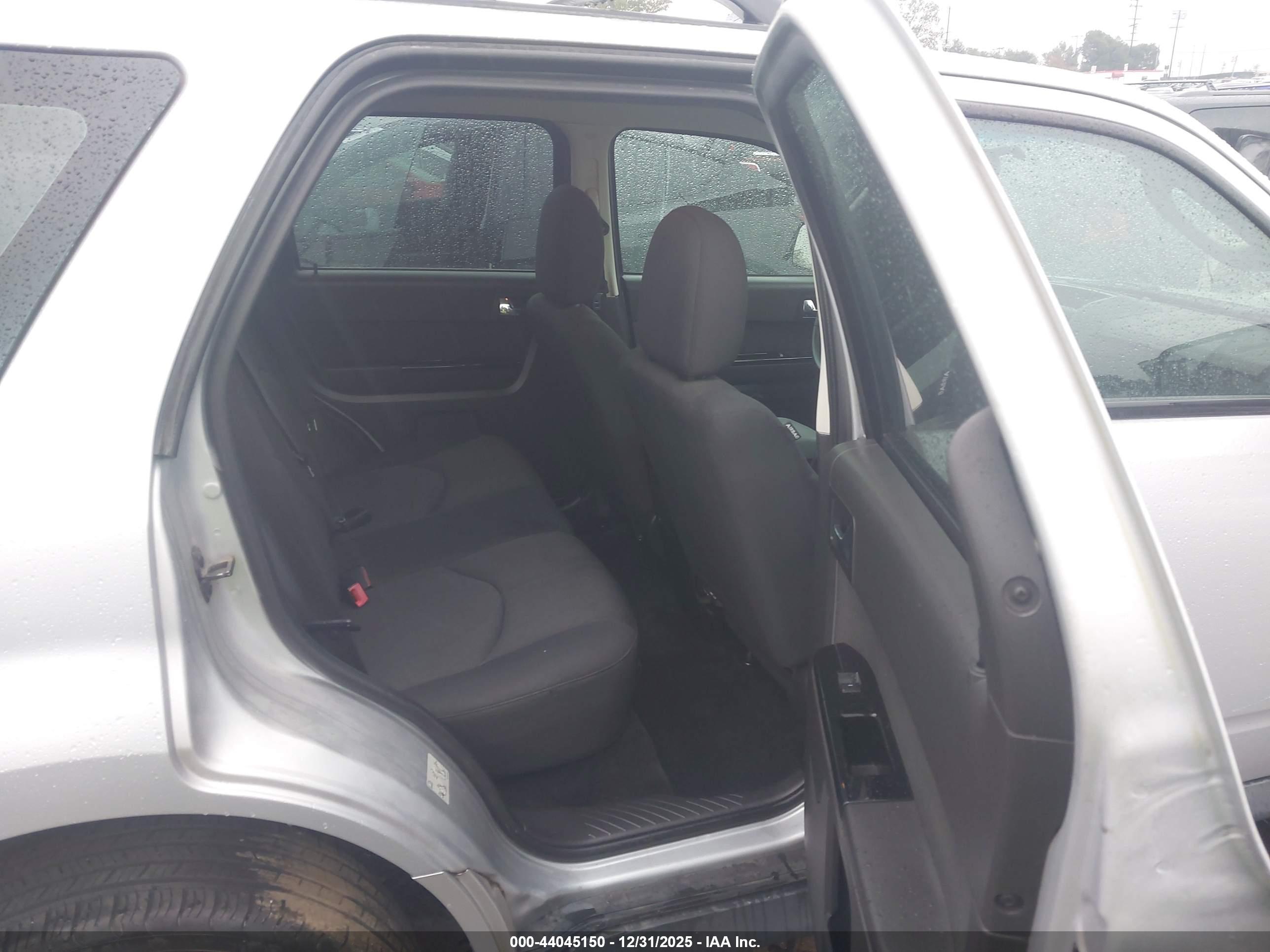 MAZDA TRIBUTE image 8