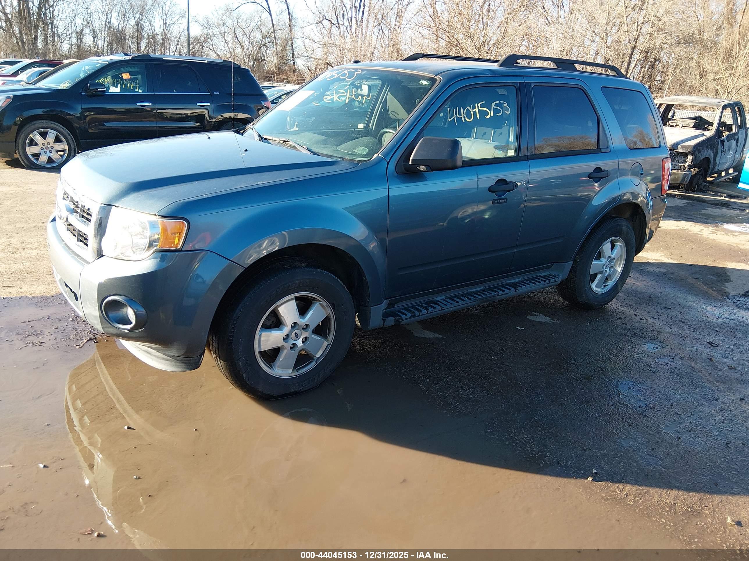 FORD ESCAPE image 2