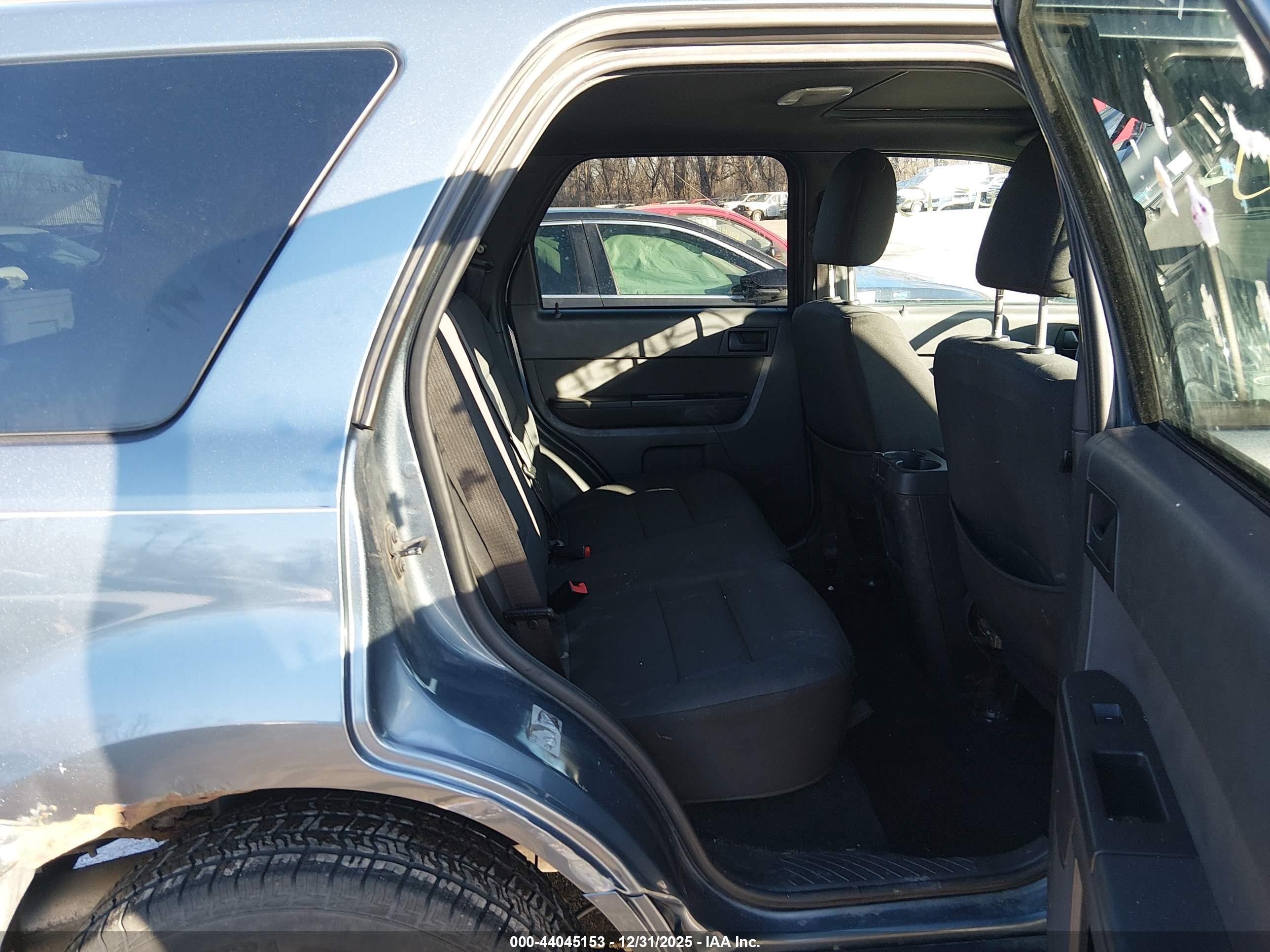 FORD ESCAPE image 8