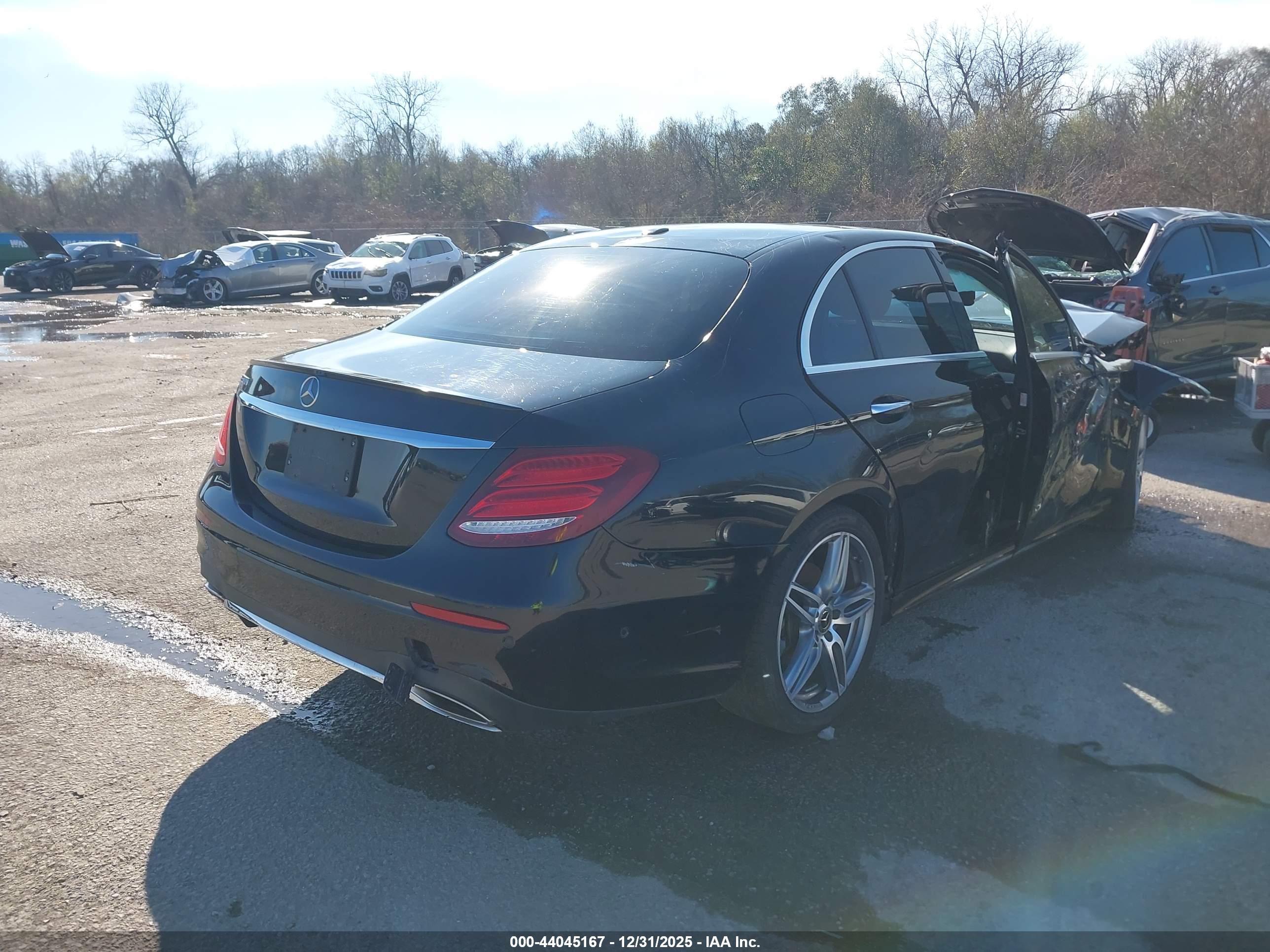 MERCEDES-BENZ E image 4