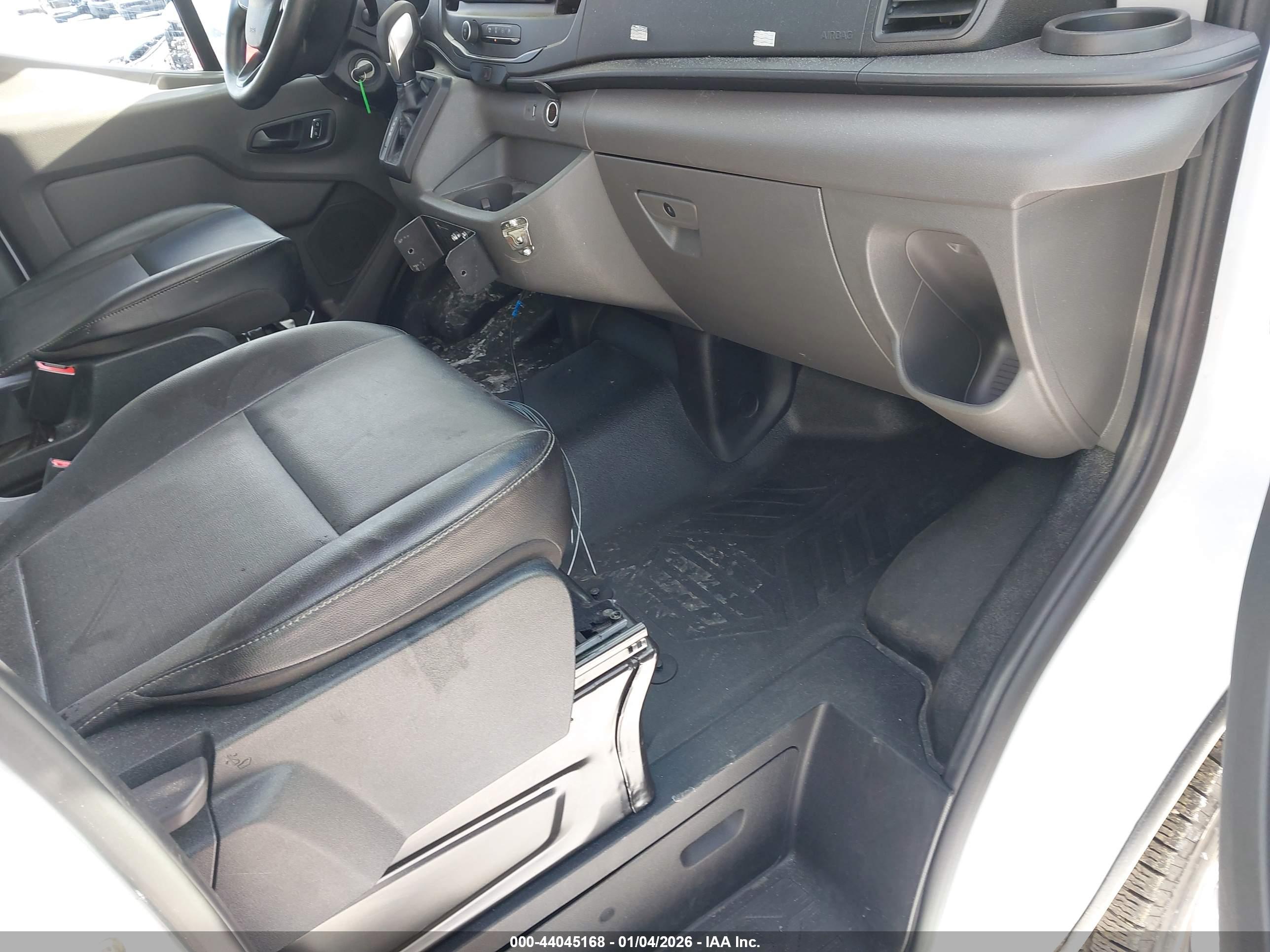 FORD TRANSIT image 5