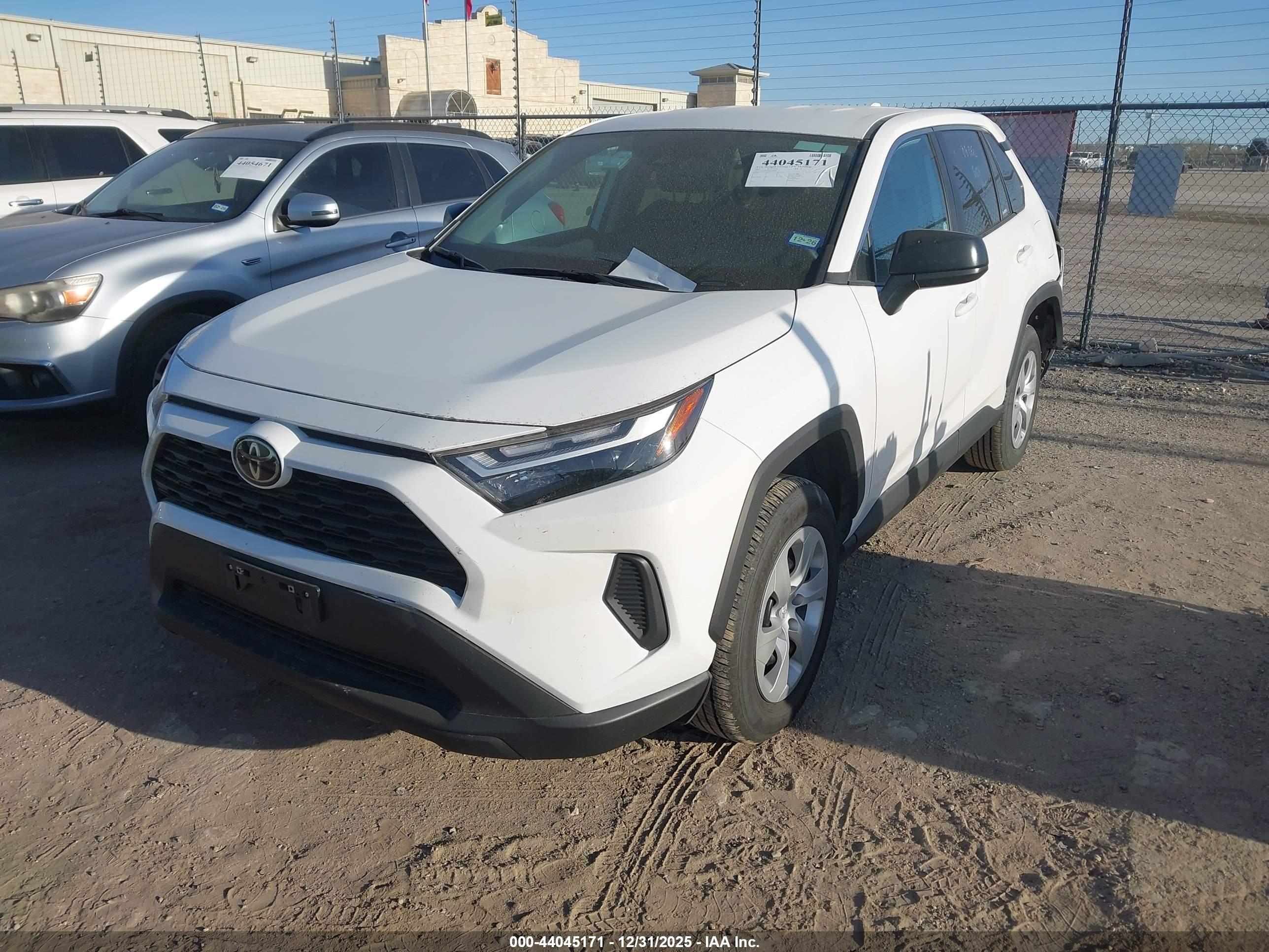 TOYOTA RAV4 image 2