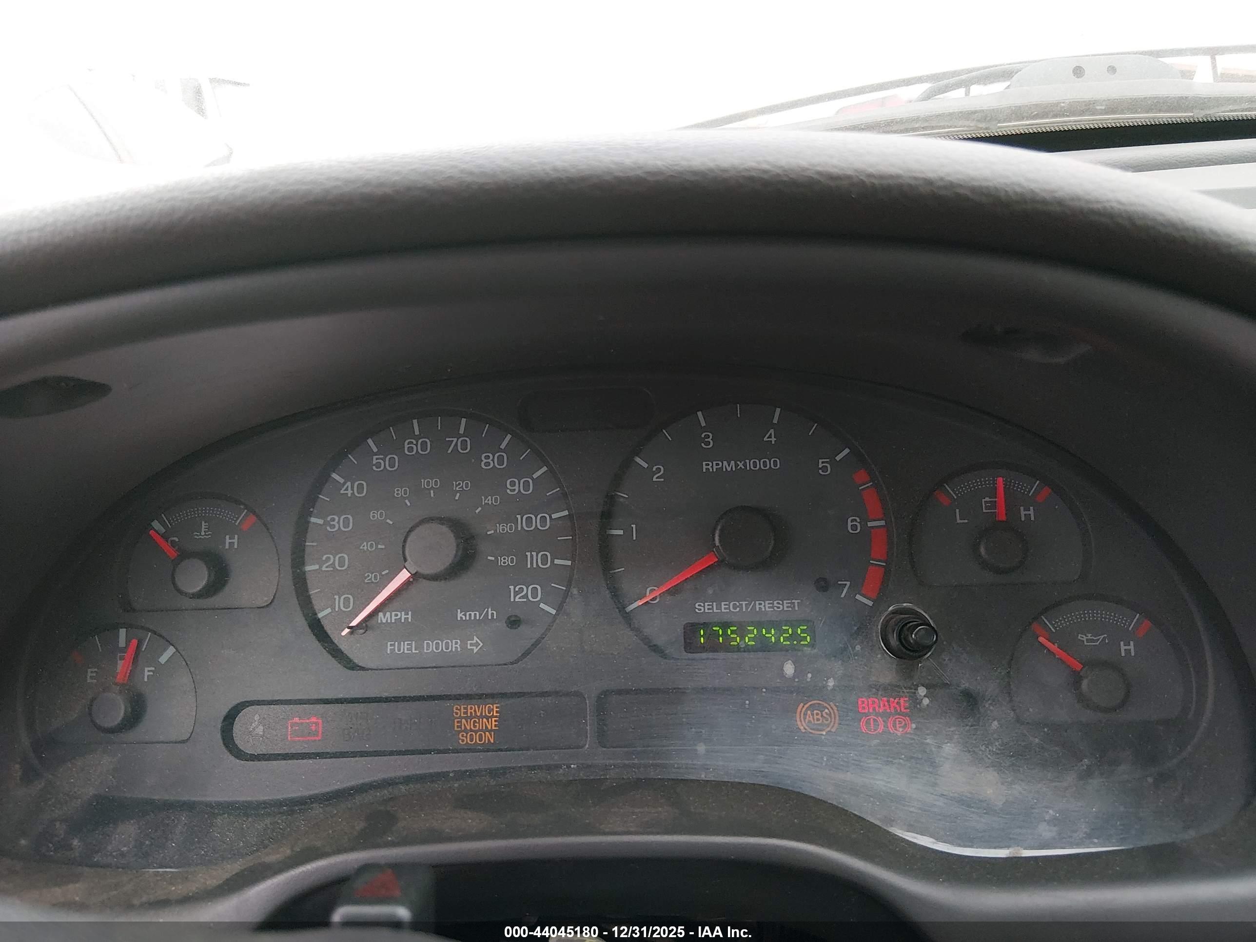 FORD MUSTANG image 7