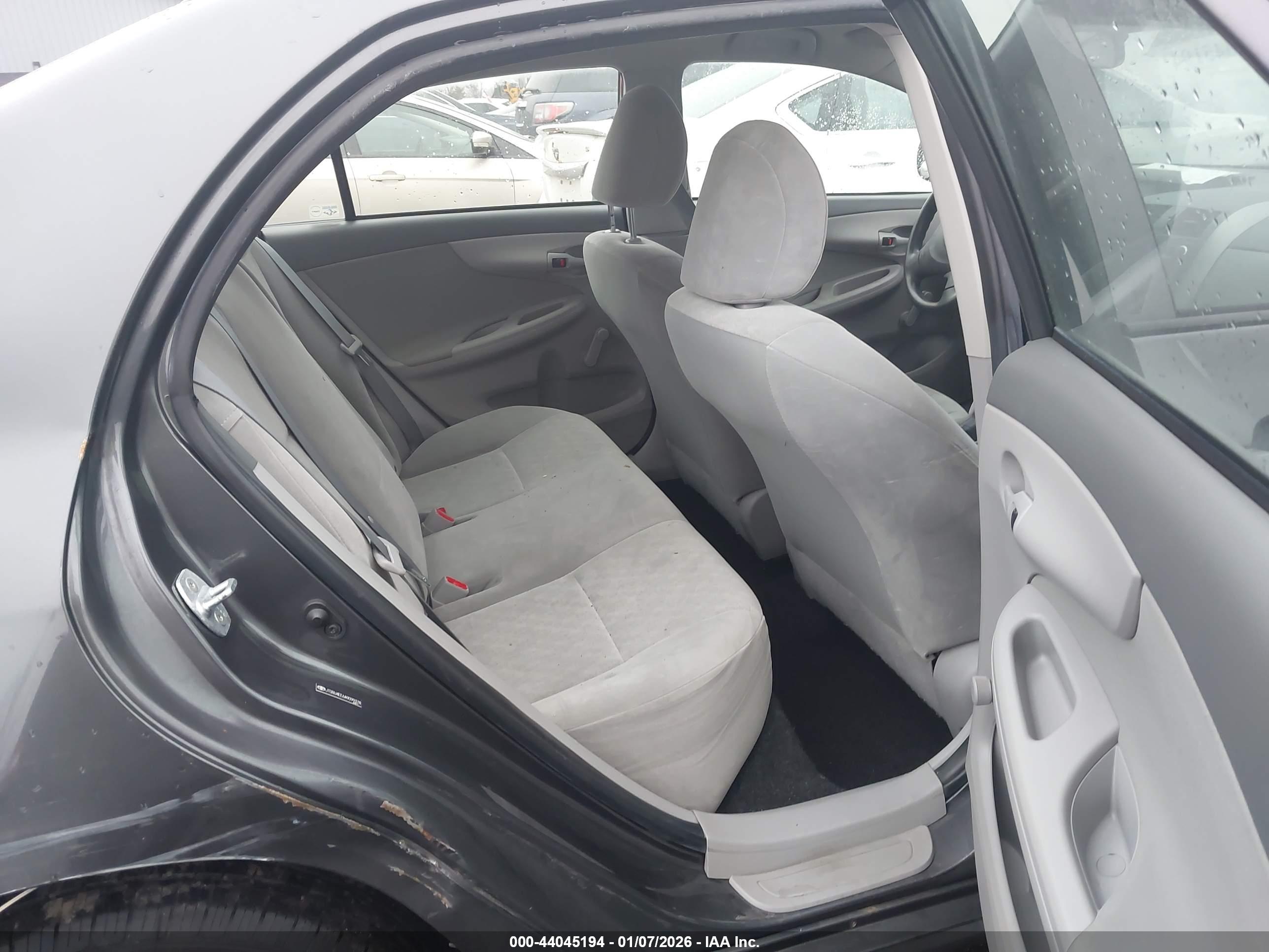 TOYOTA COROLLA image 8