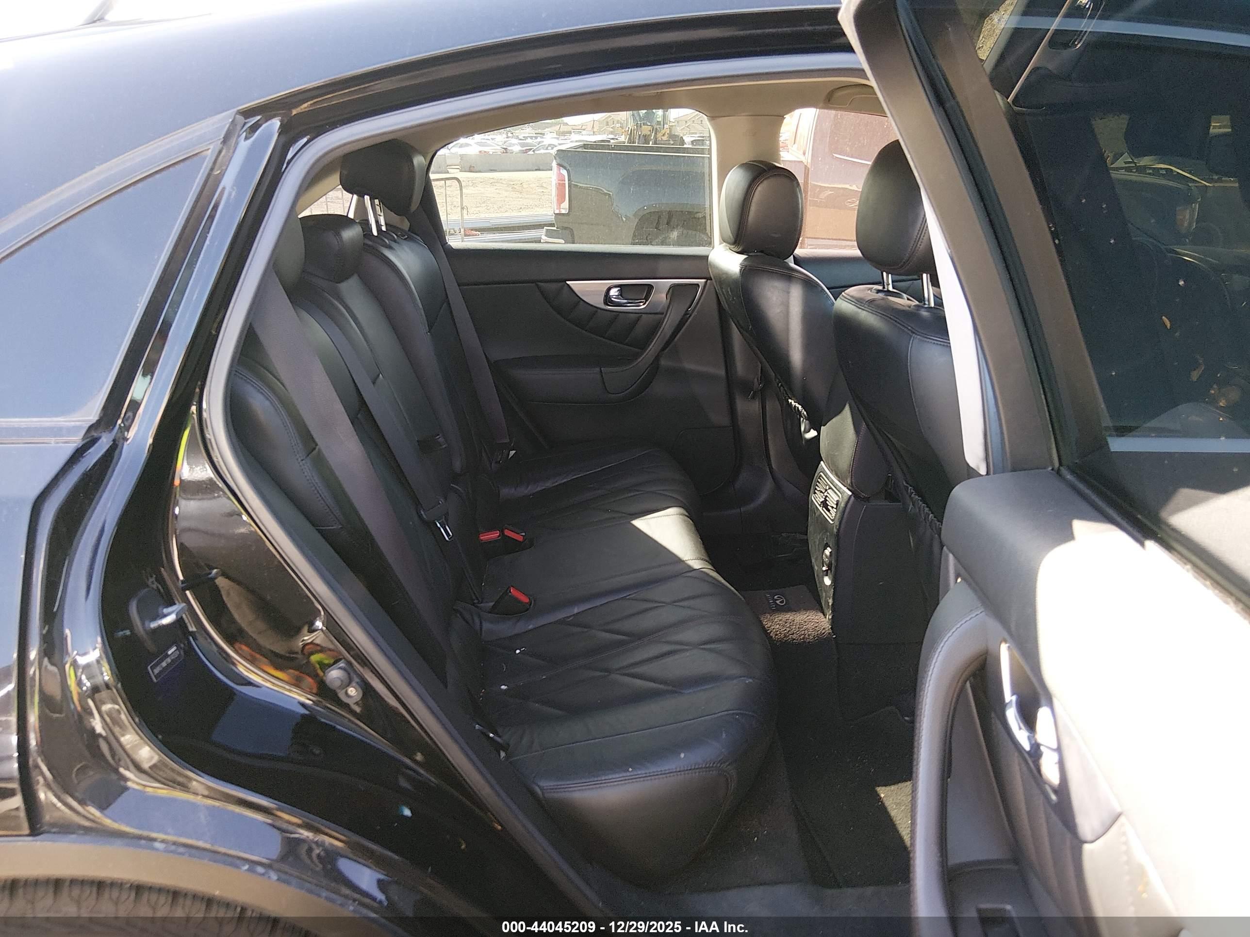 INFINITI FX35 image 8