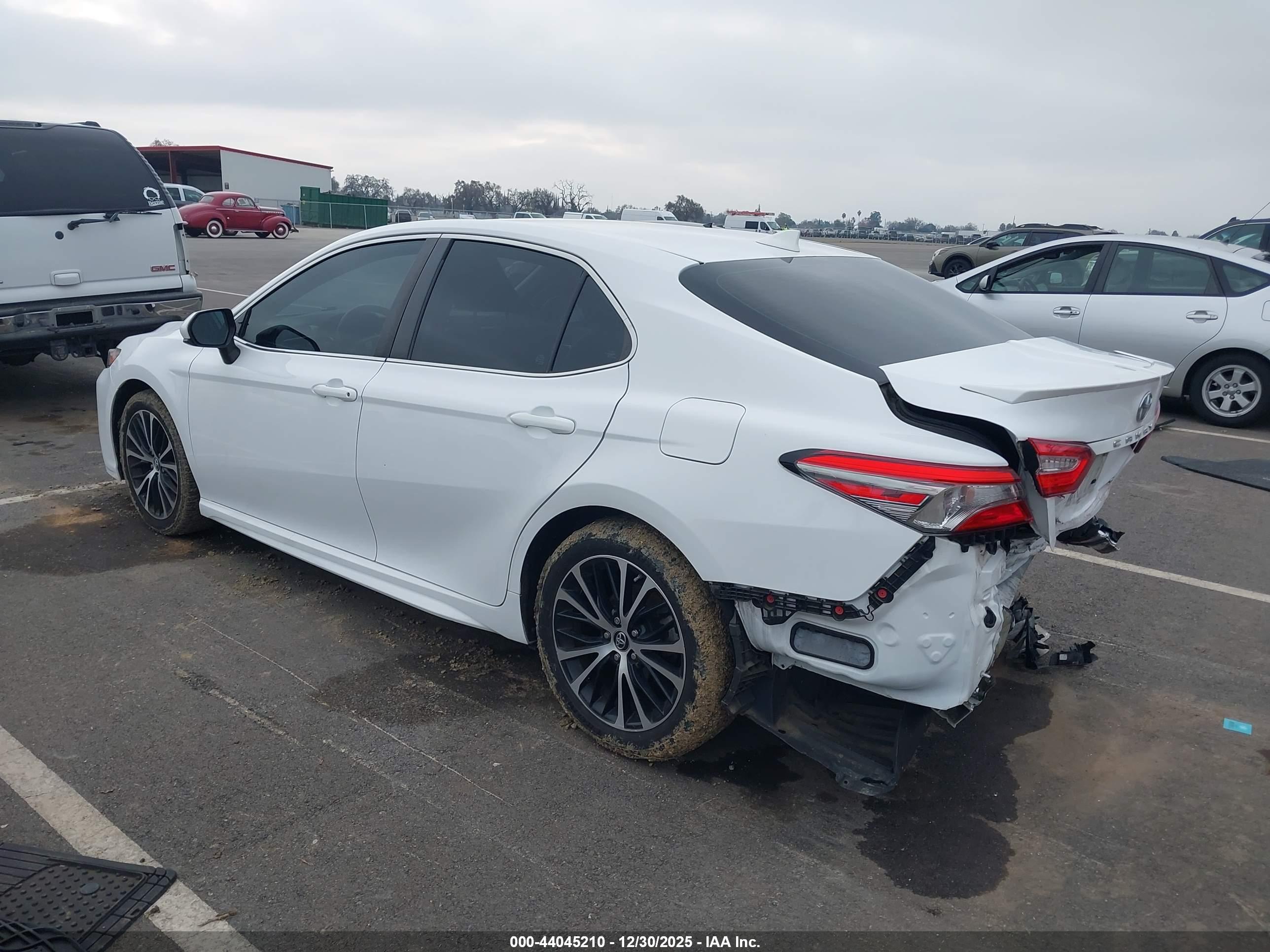 TOYOTA CAMRY image 3