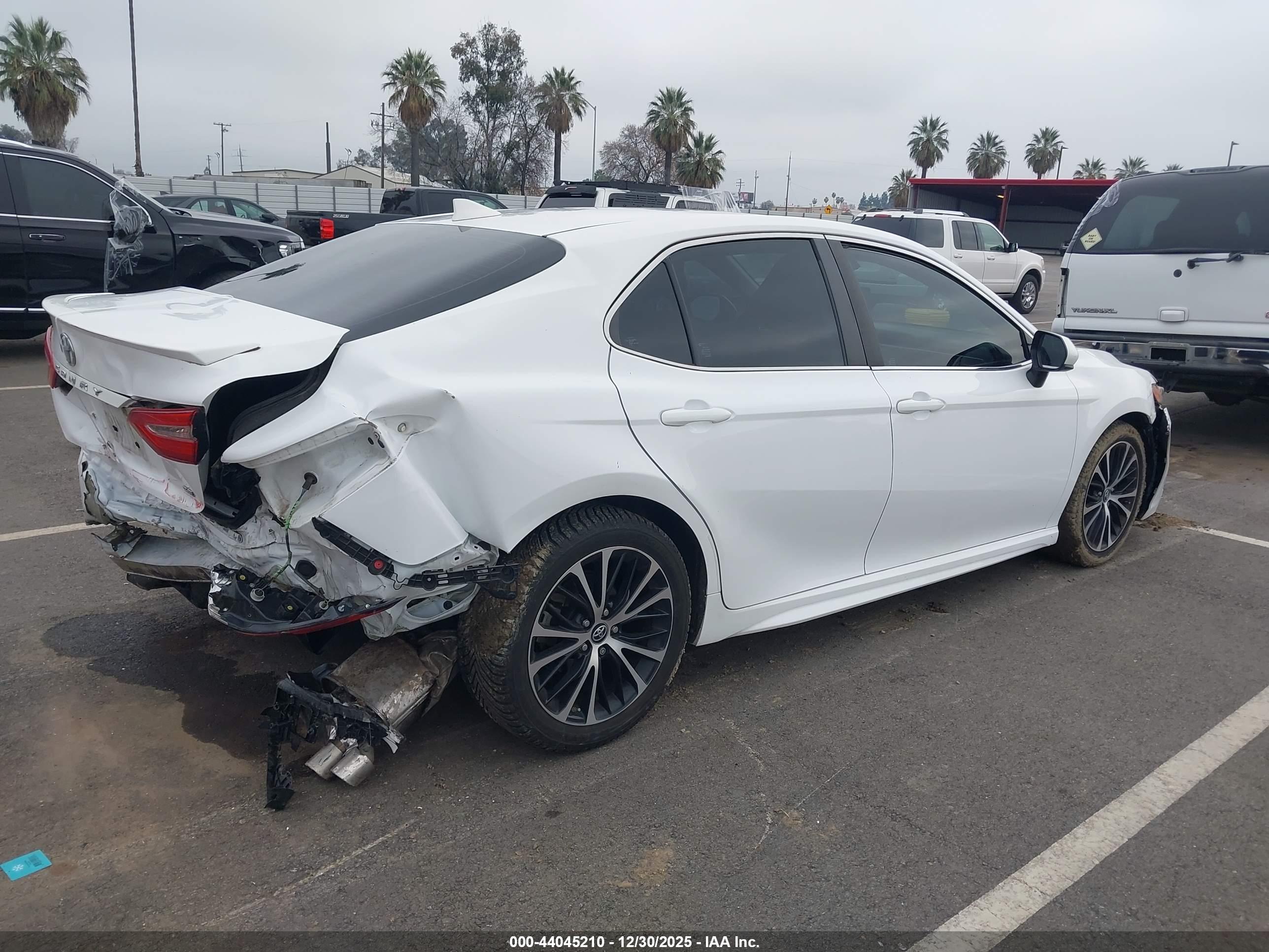 TOYOTA CAMRY image 4