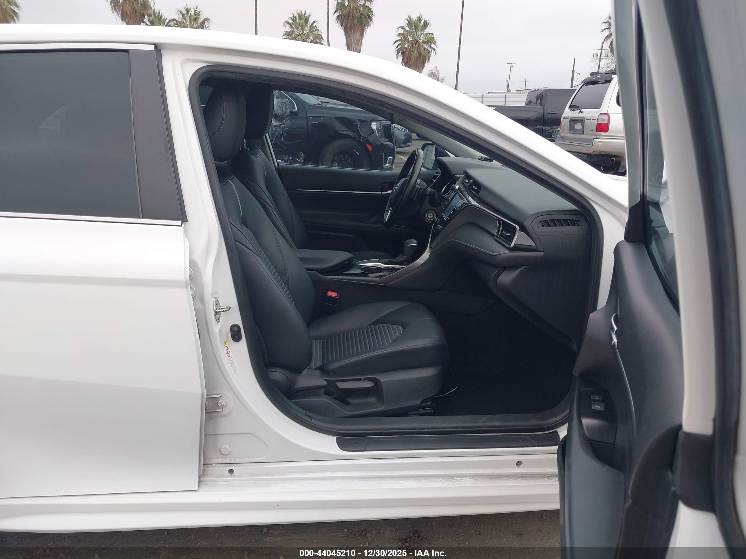 TOYOTA CAMRY image 5