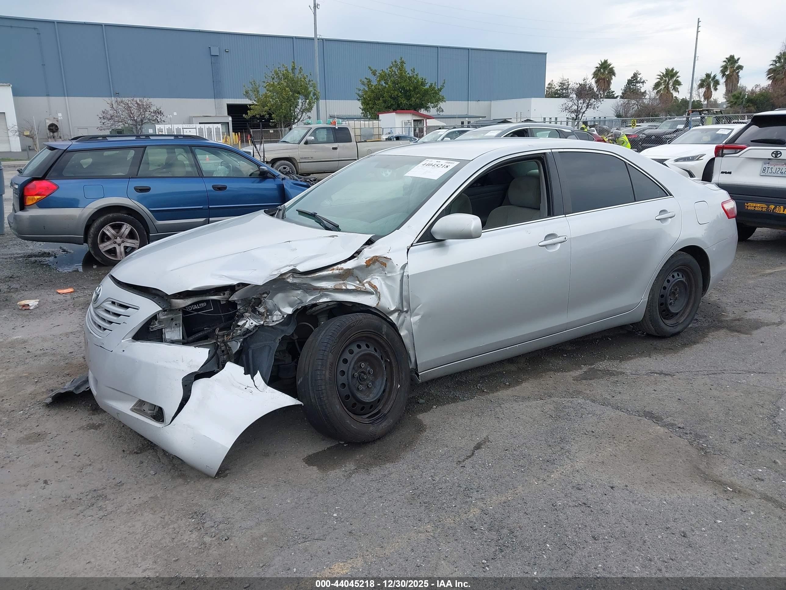 TOYOTA CAMRY image 2
