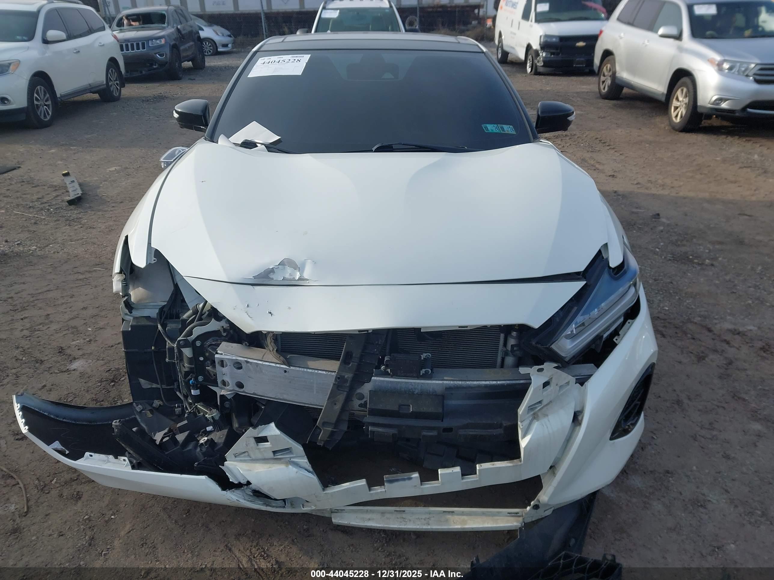 NISSAN MAXIMA image 10