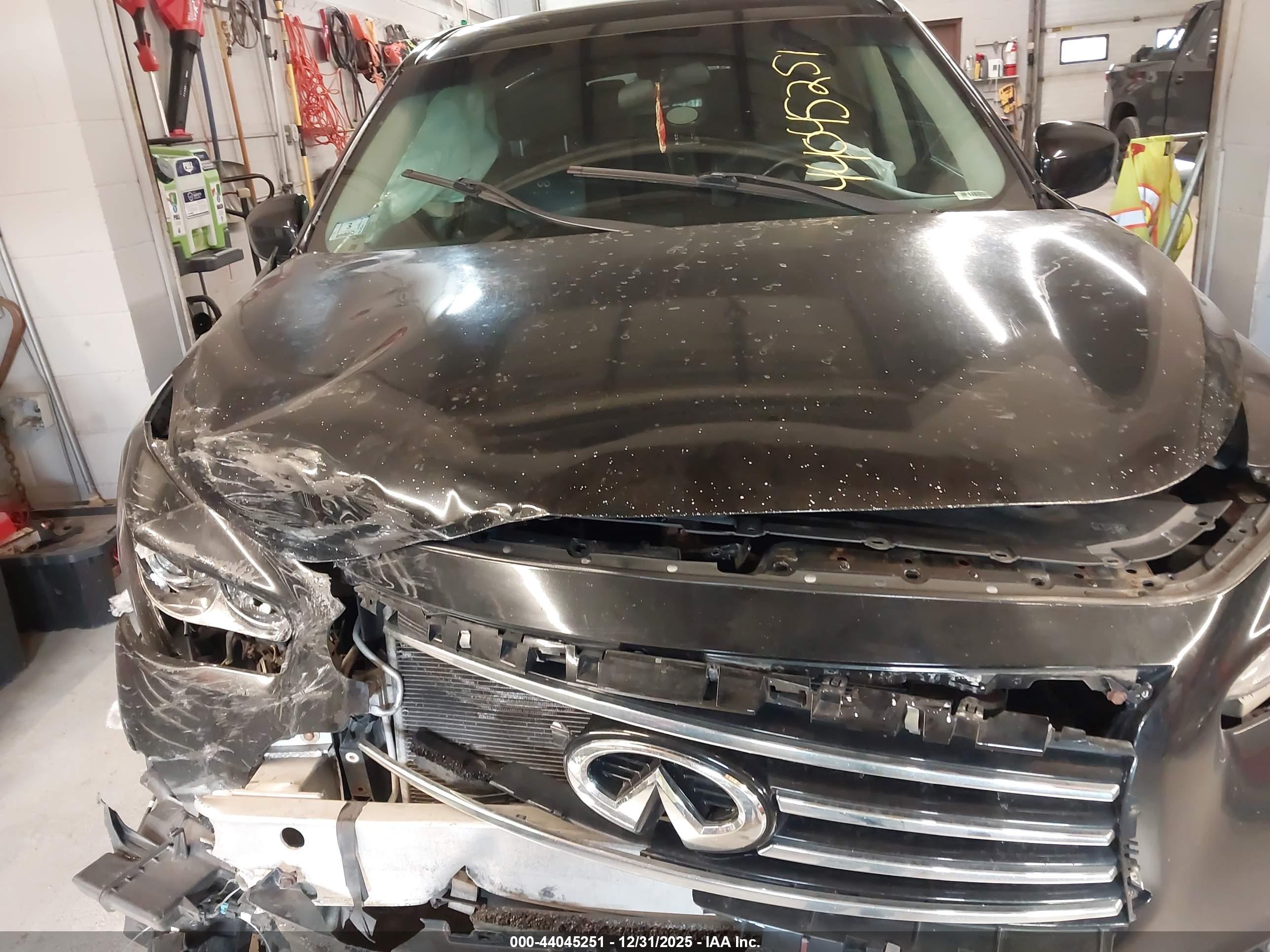 INFINITI JX35 image 10