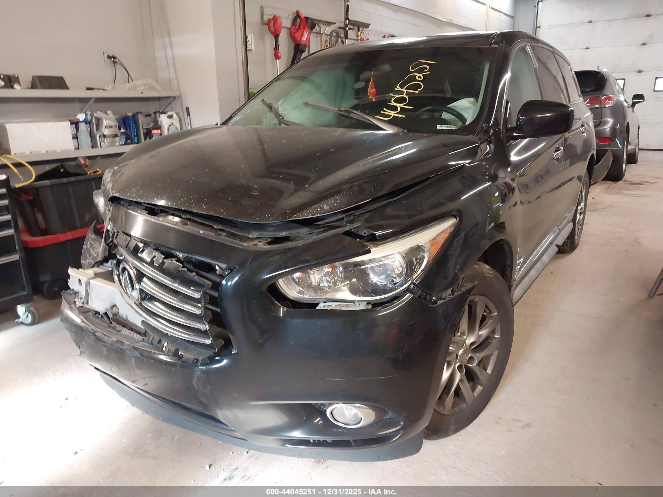 INFINITI JX35 image 2