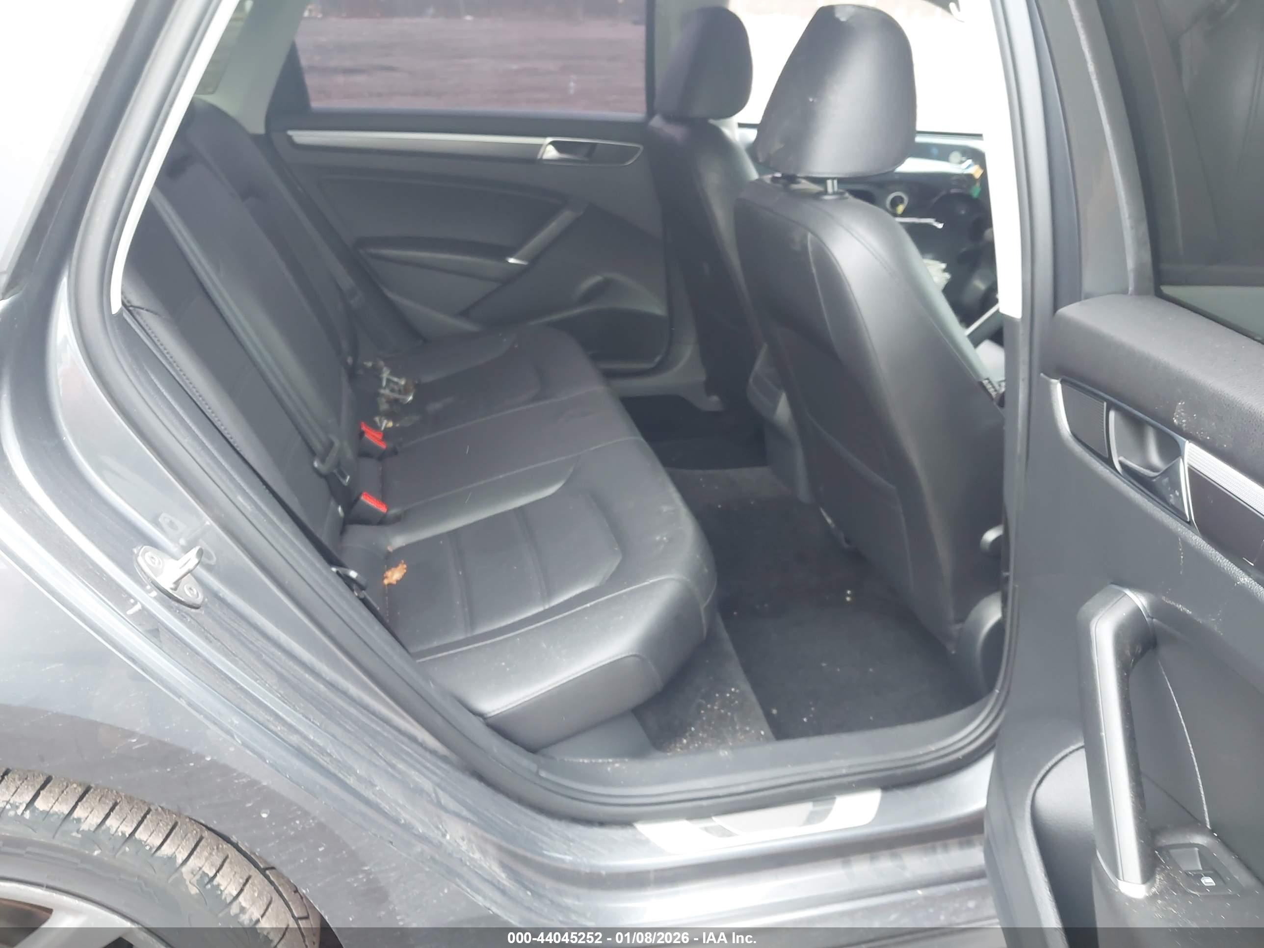 VOLKSWAGEN PASSAT image 8