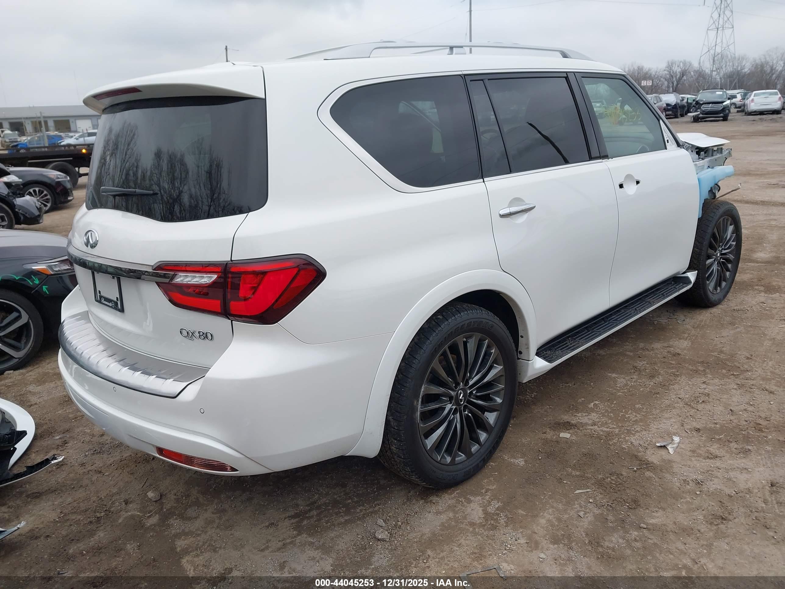 INFINITI QX80 image 4