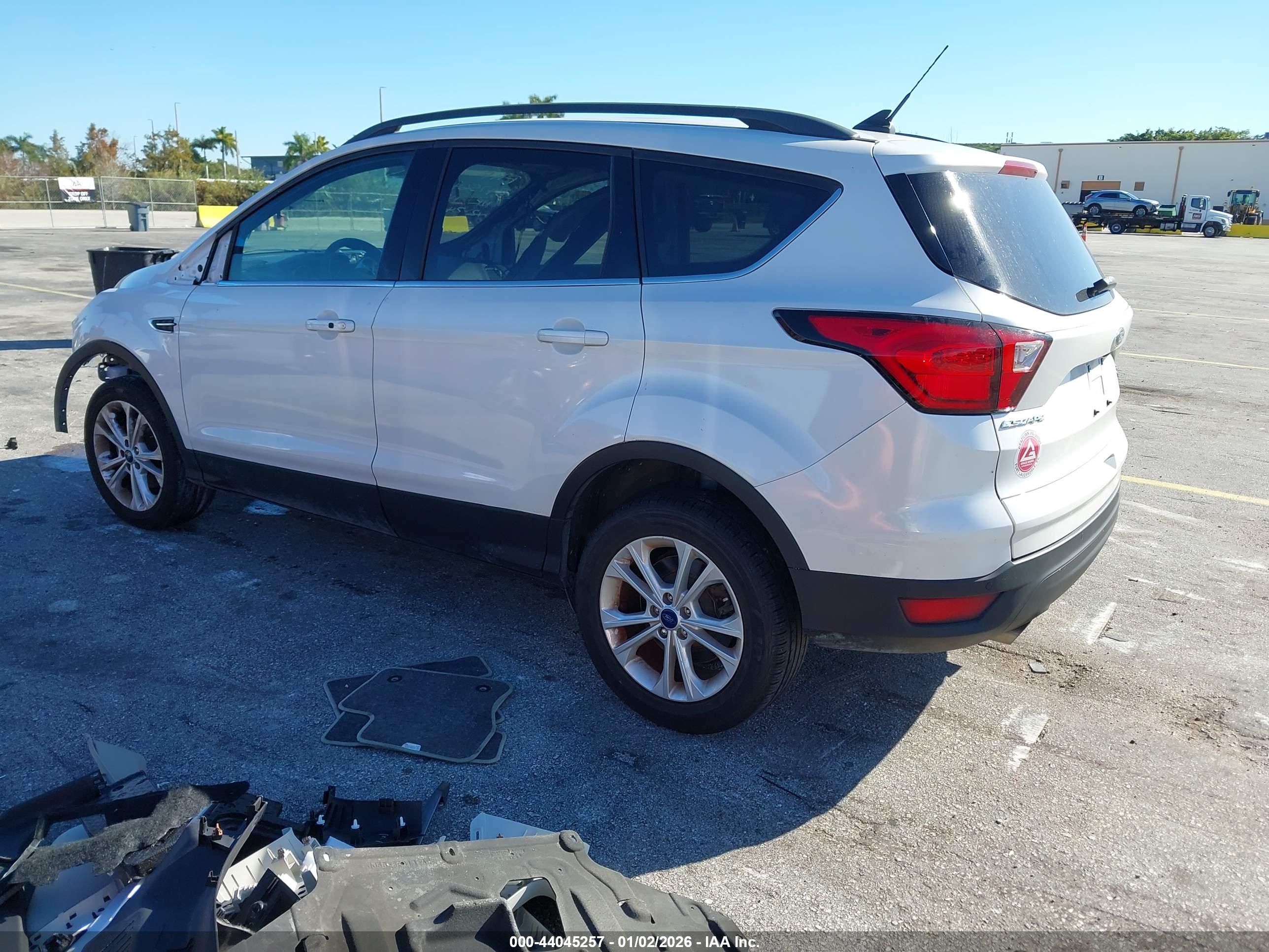 FORD ESCAPE image 3