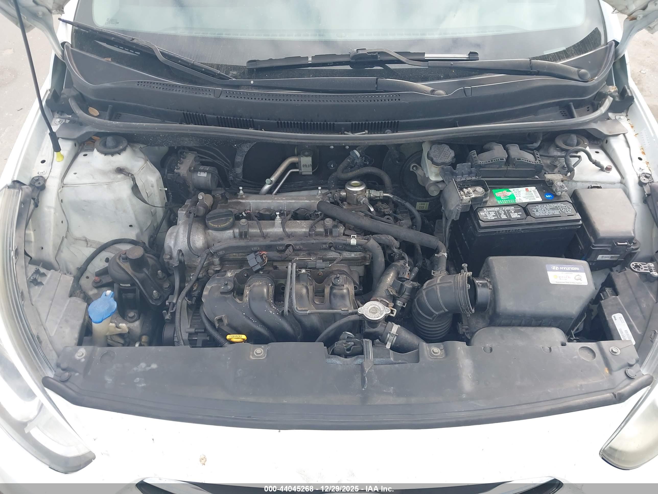 HYUNDAI ACCENT image 10