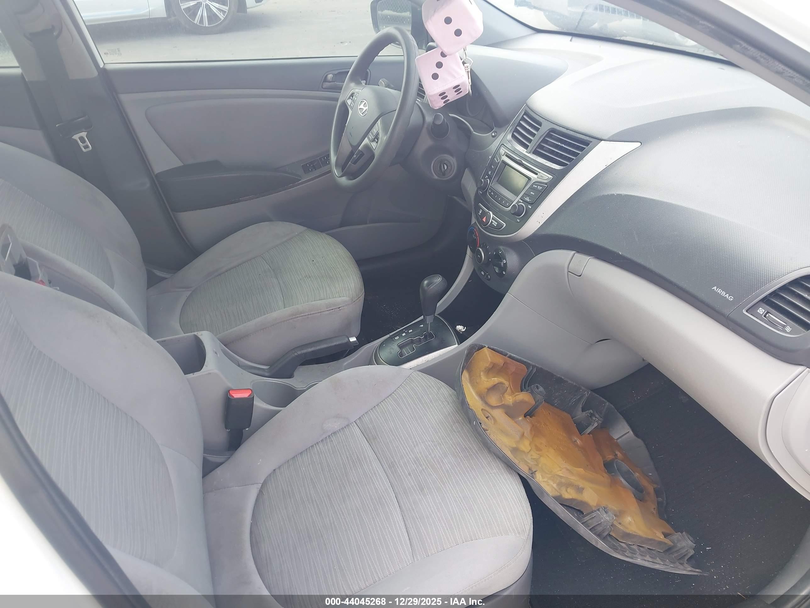 HYUNDAI ACCENT image 5
