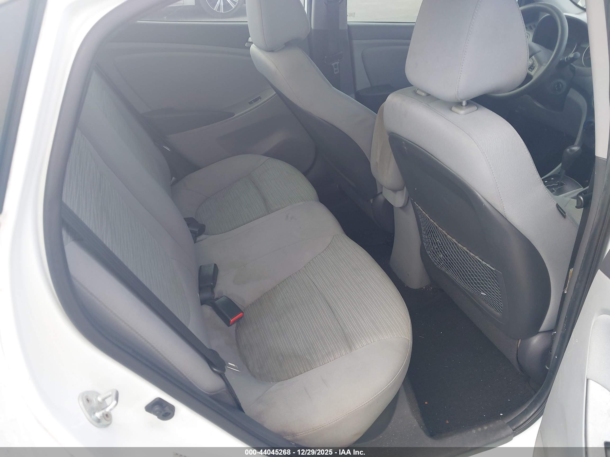HYUNDAI ACCENT image 8