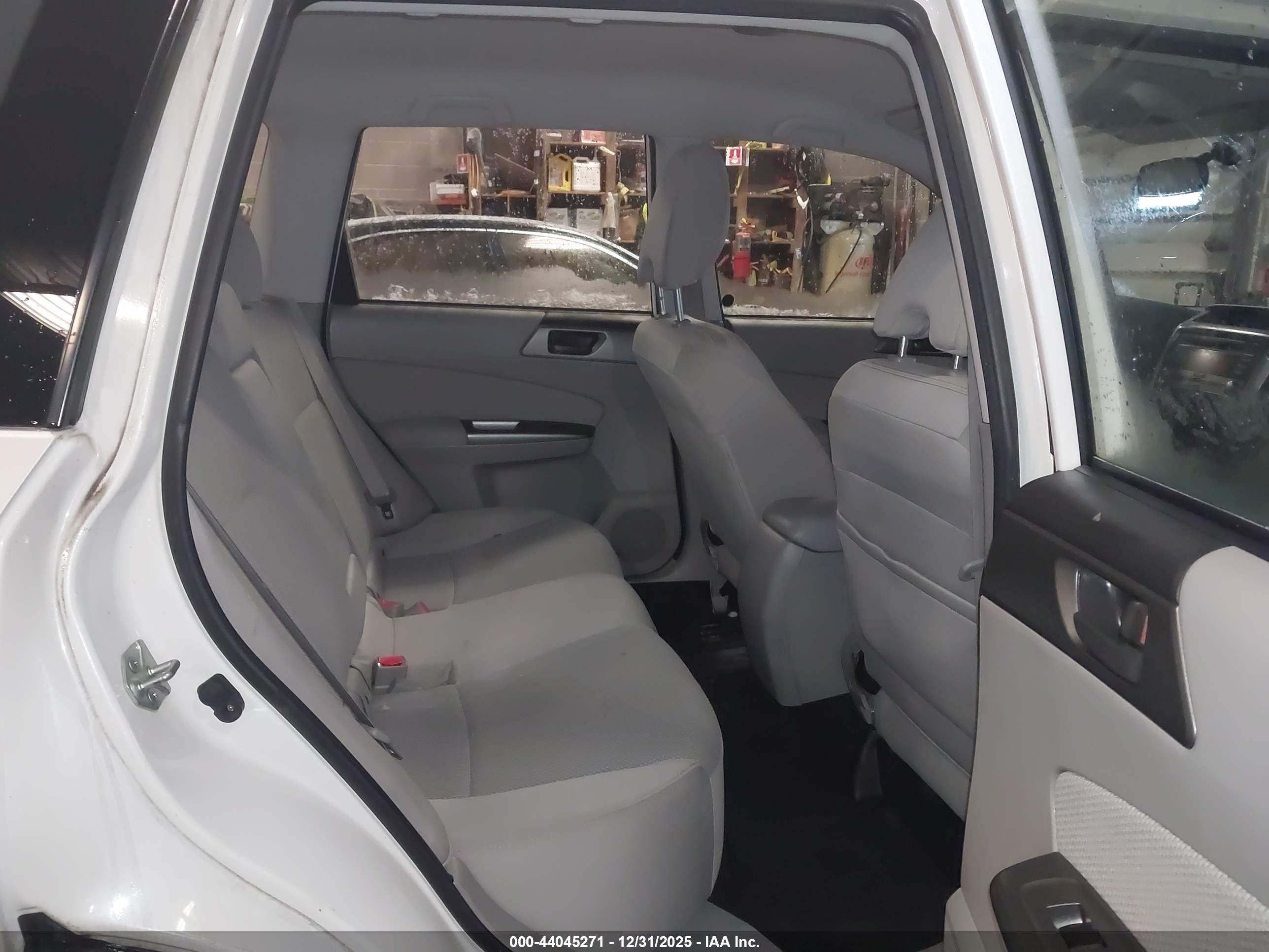 SUBARU FORESTER image 8