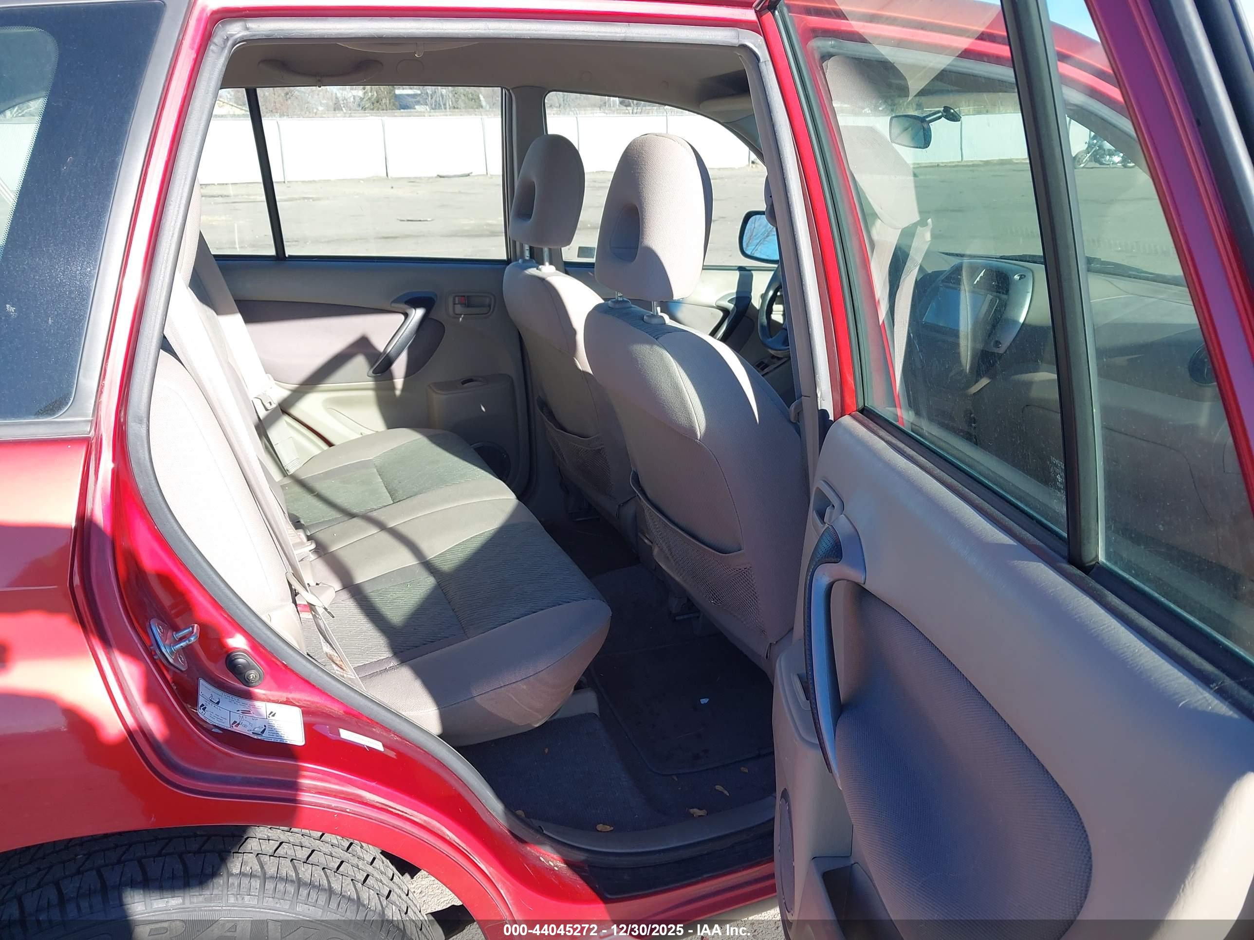 TOYOTA RAV4 image 8