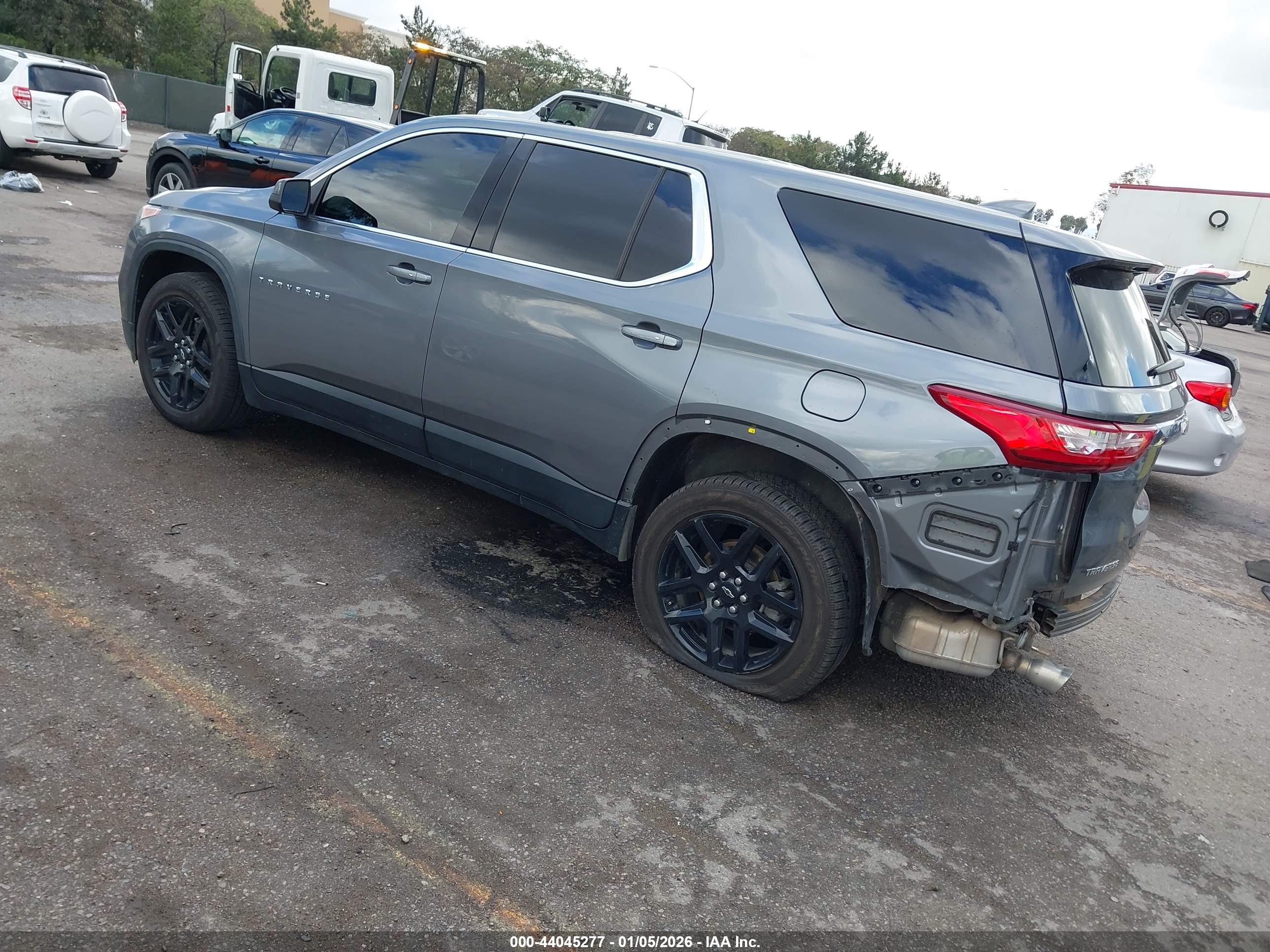 CHEVROLET TRAVERSE image 3