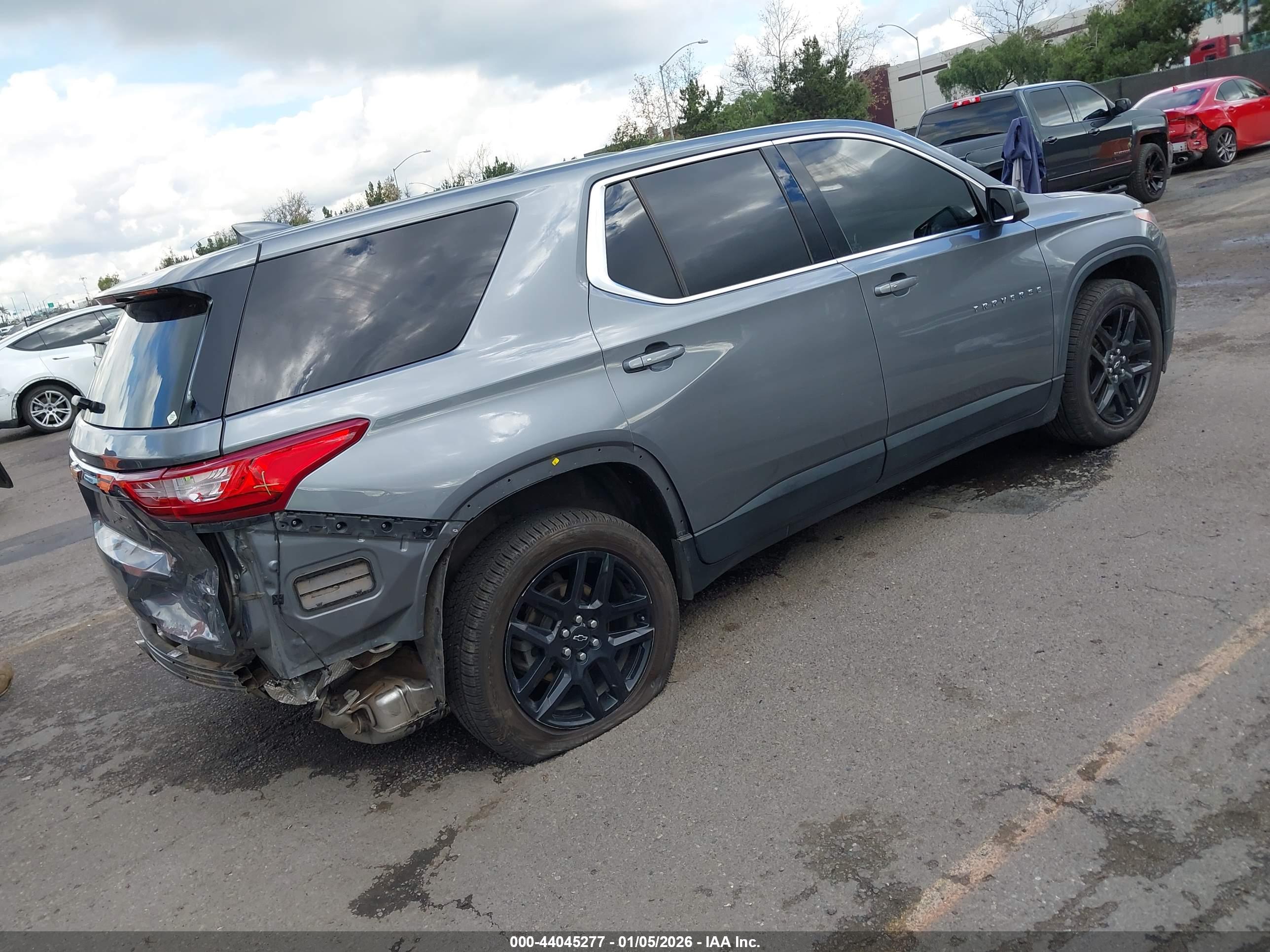 CHEVROLET TRAVERSE image 4